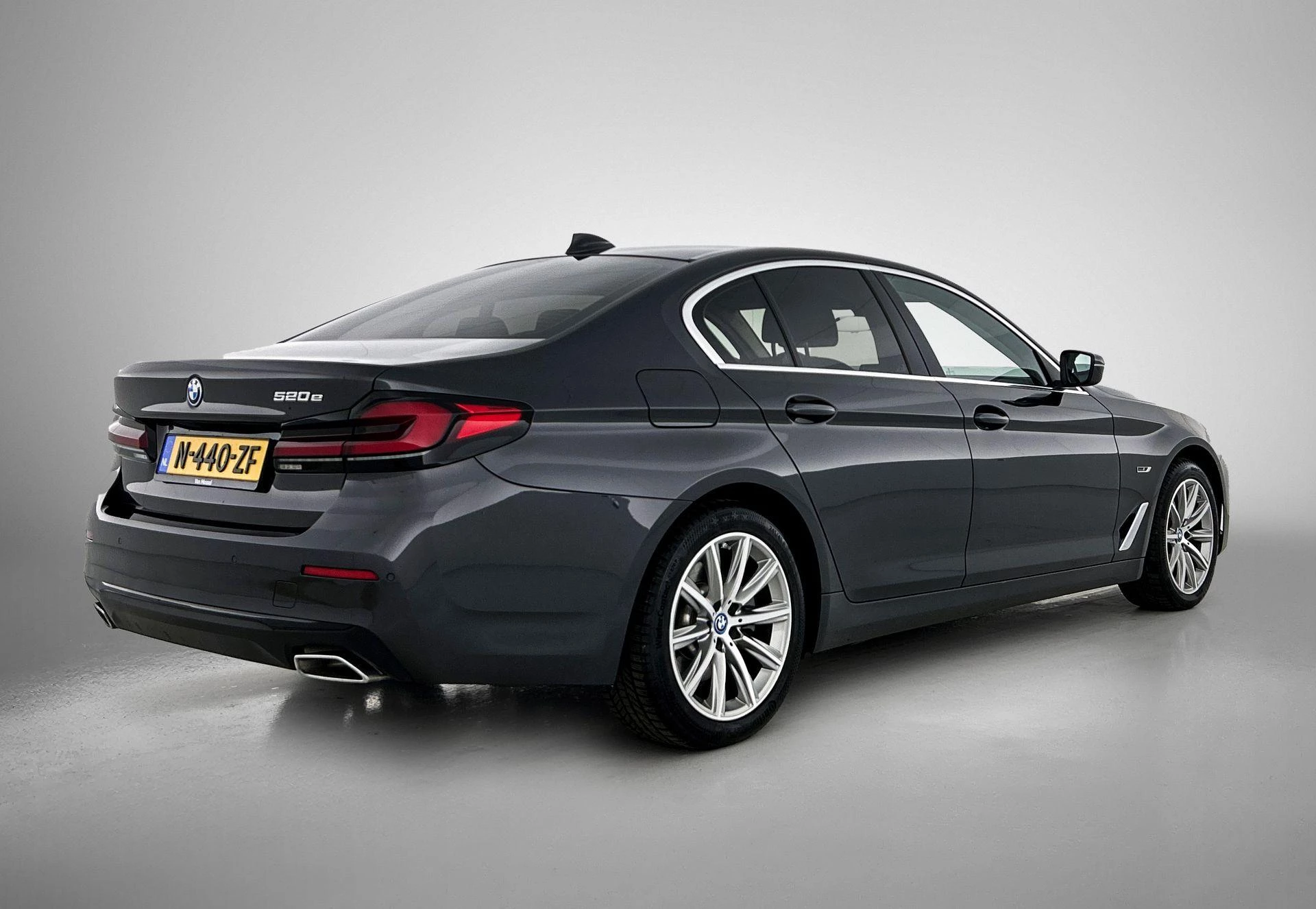 BMW 5-serie met kenteken 14100 – autofoto 5