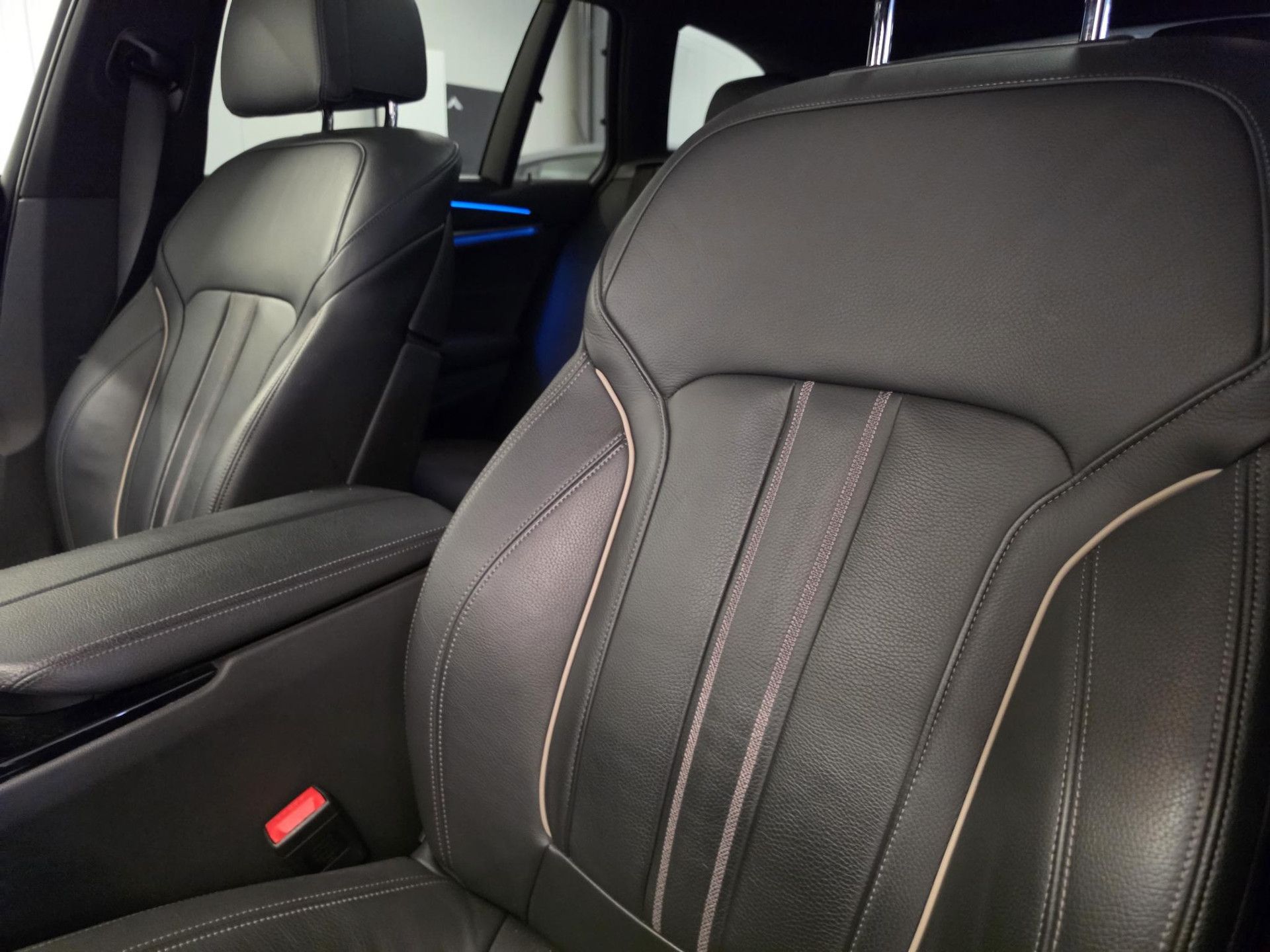 BMW 5-serie met kenteken KGJ-94-S – dashboard