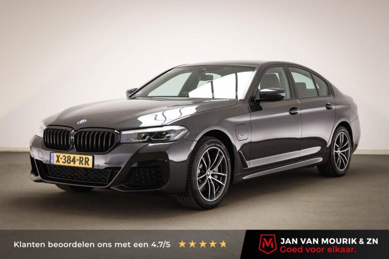 BMW 5-serie met kenteken X-384-RR – vooraanzicht