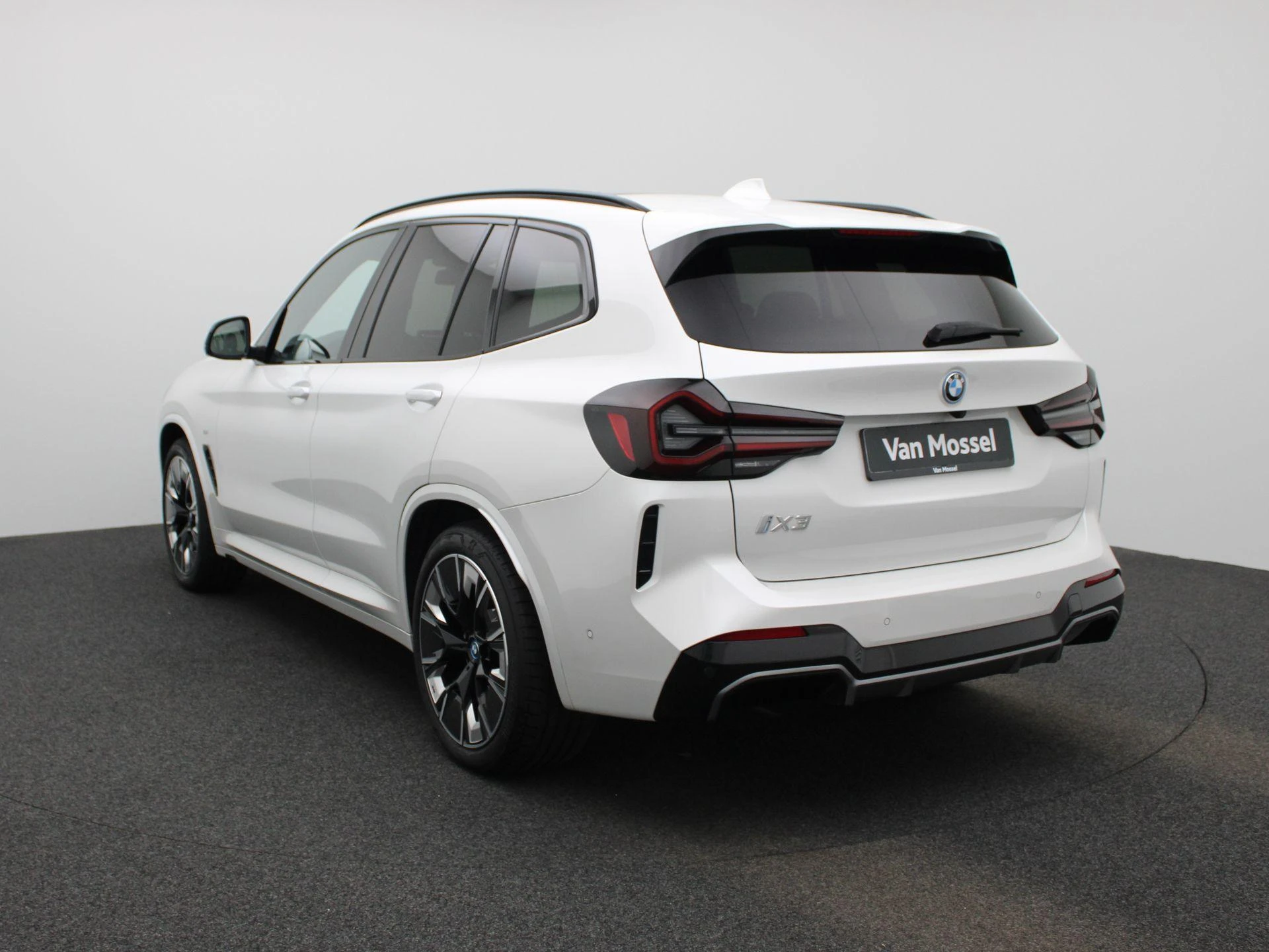 BMW IX3 – autofoto 3