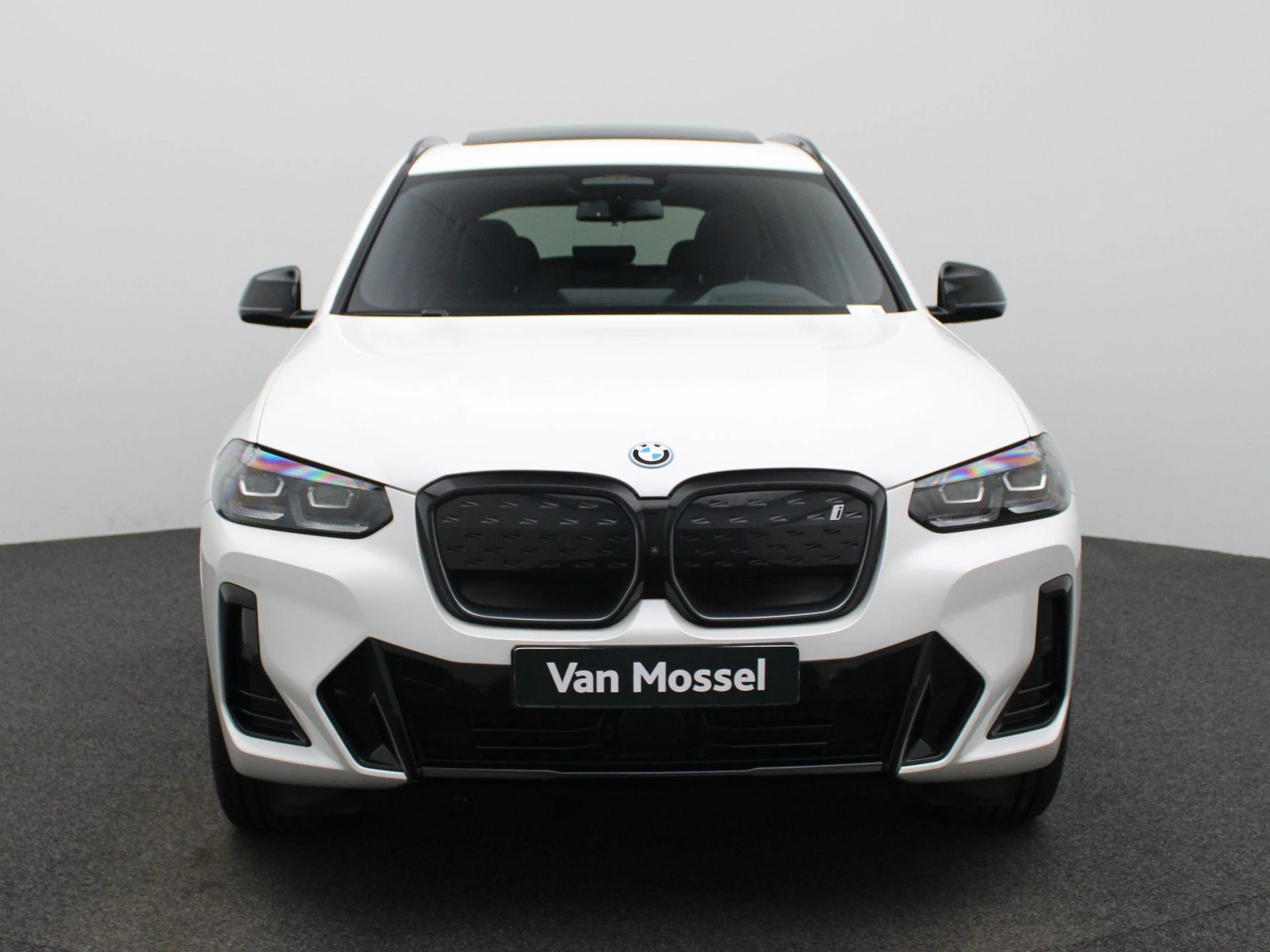 BMW IX3 – autofoto 4