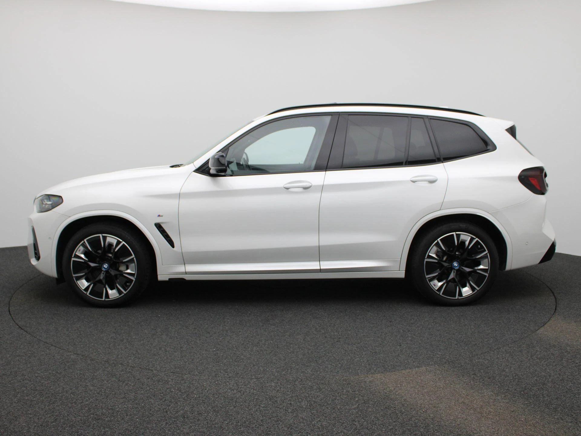 BMW IX3 – autofoto 5
