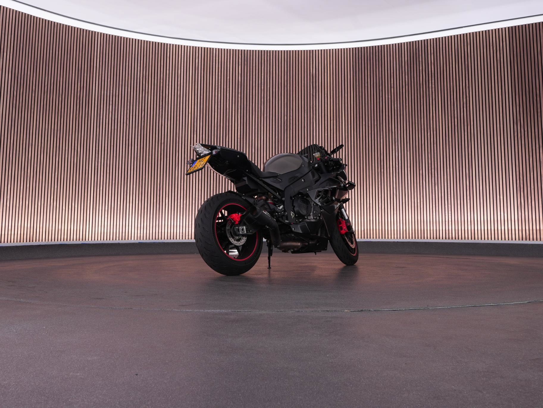 BMW S1000 – achteraanzicht