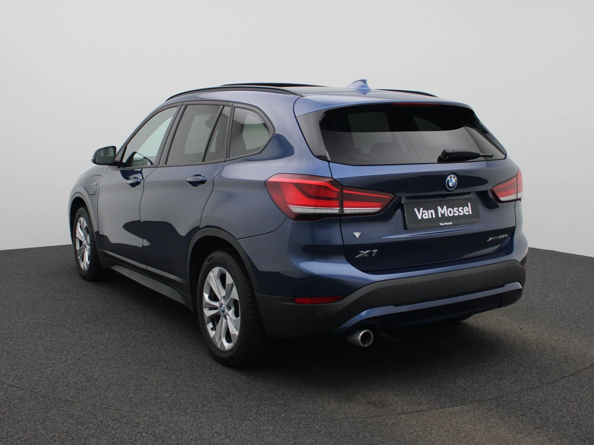 BMW X1 met kenteken 17100 – autofoto 3