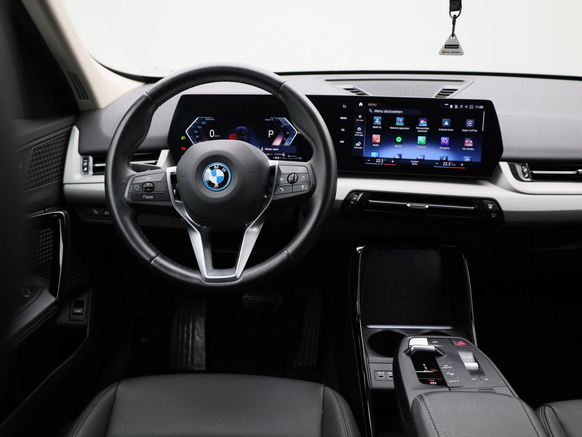 BMW X1 met kenteken 24100 – autofoto 4
