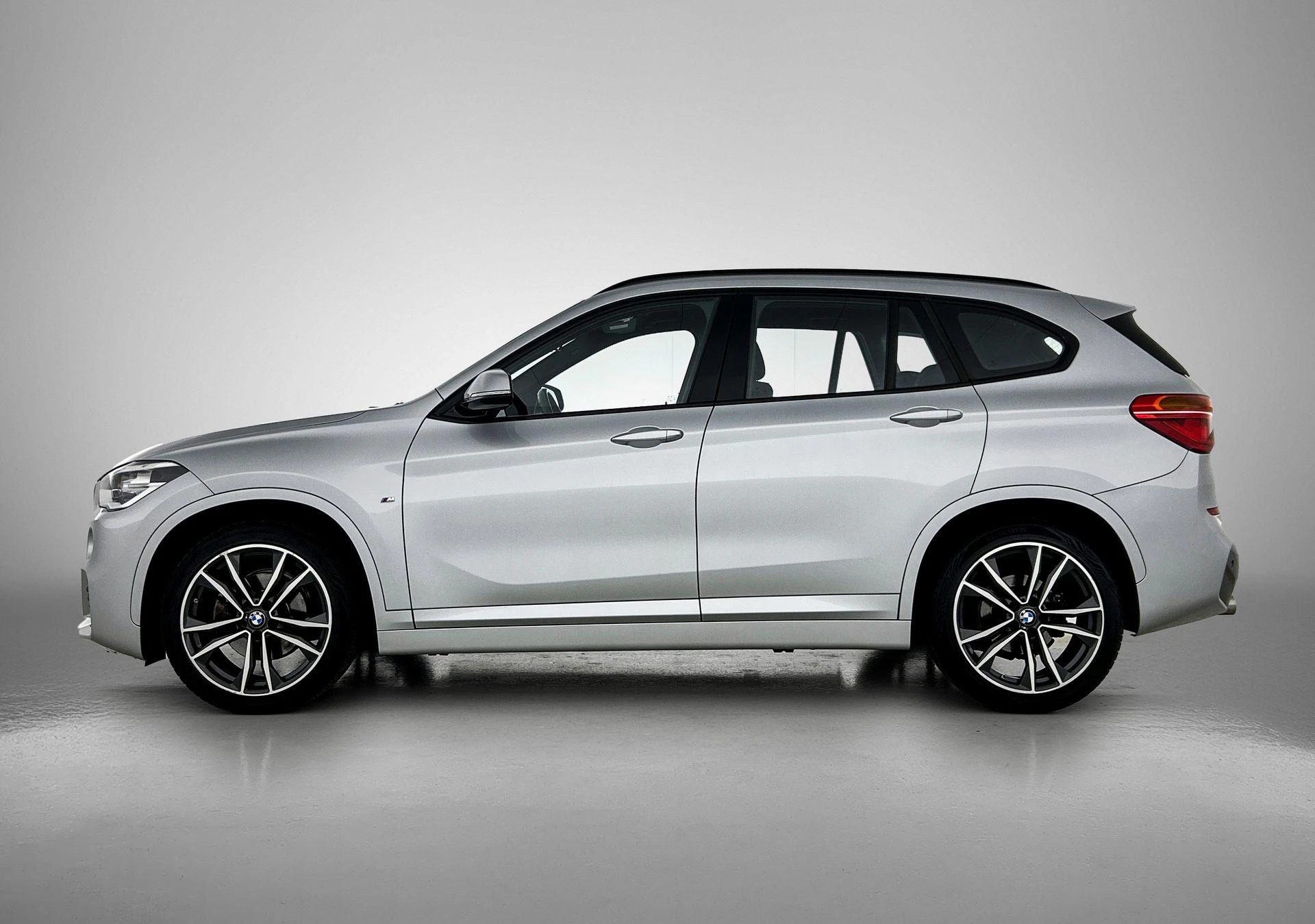 BMW X1 met kenteken 70100 – autofoto 4