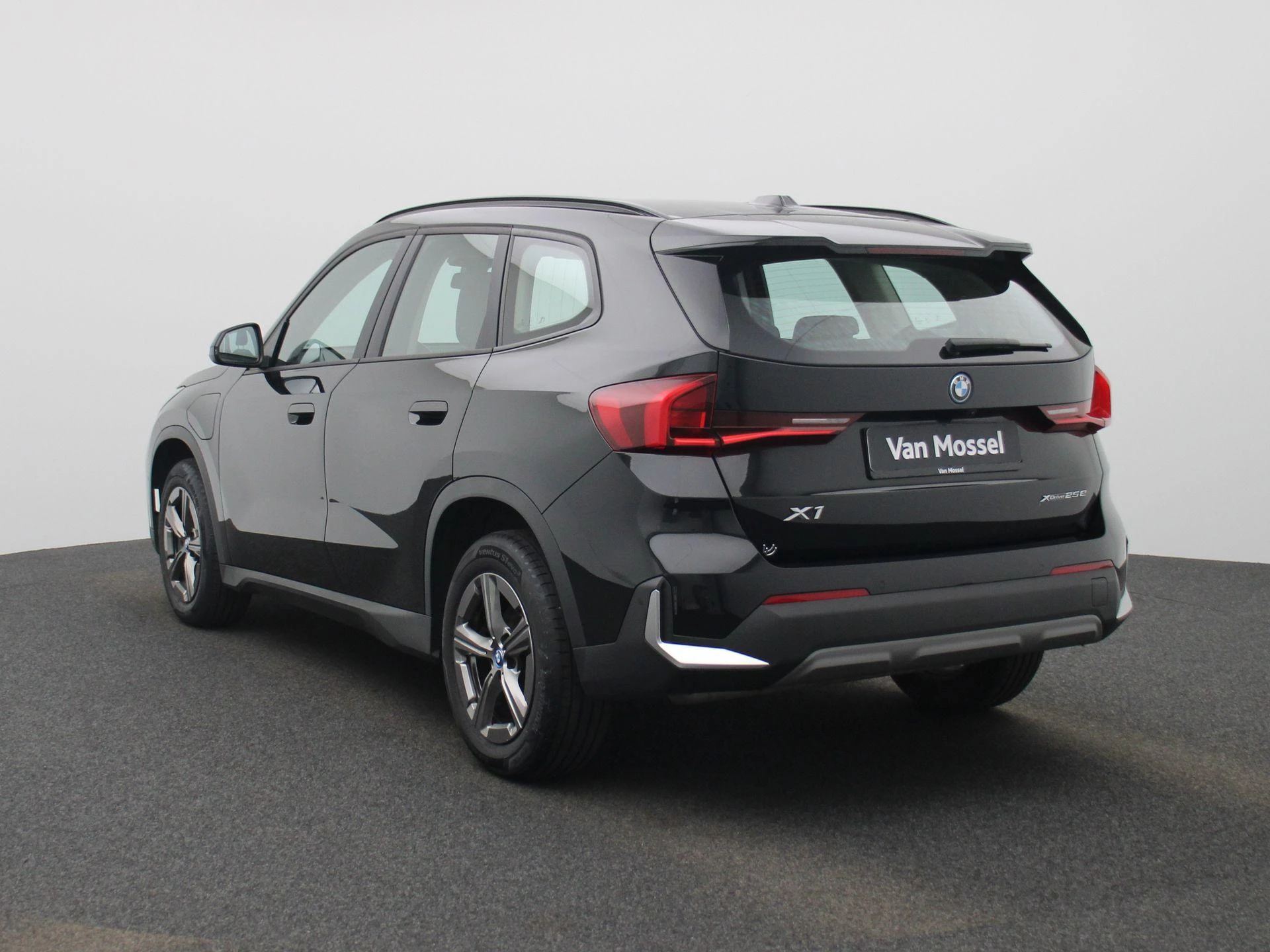 BMW X1 met kenteken 24100 – autofoto 5