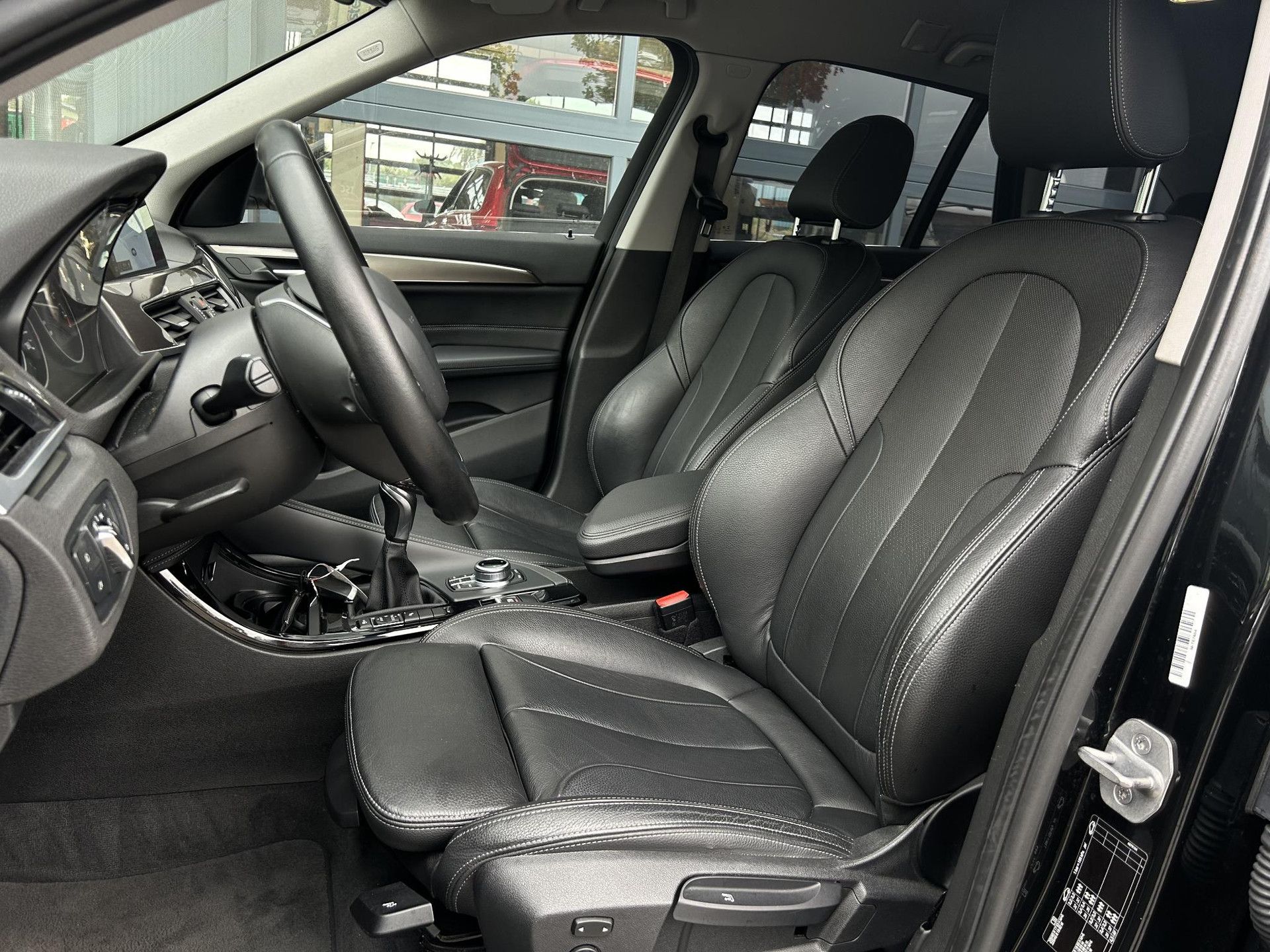 BMW X1 met kenteken TV-473-X – dashboard