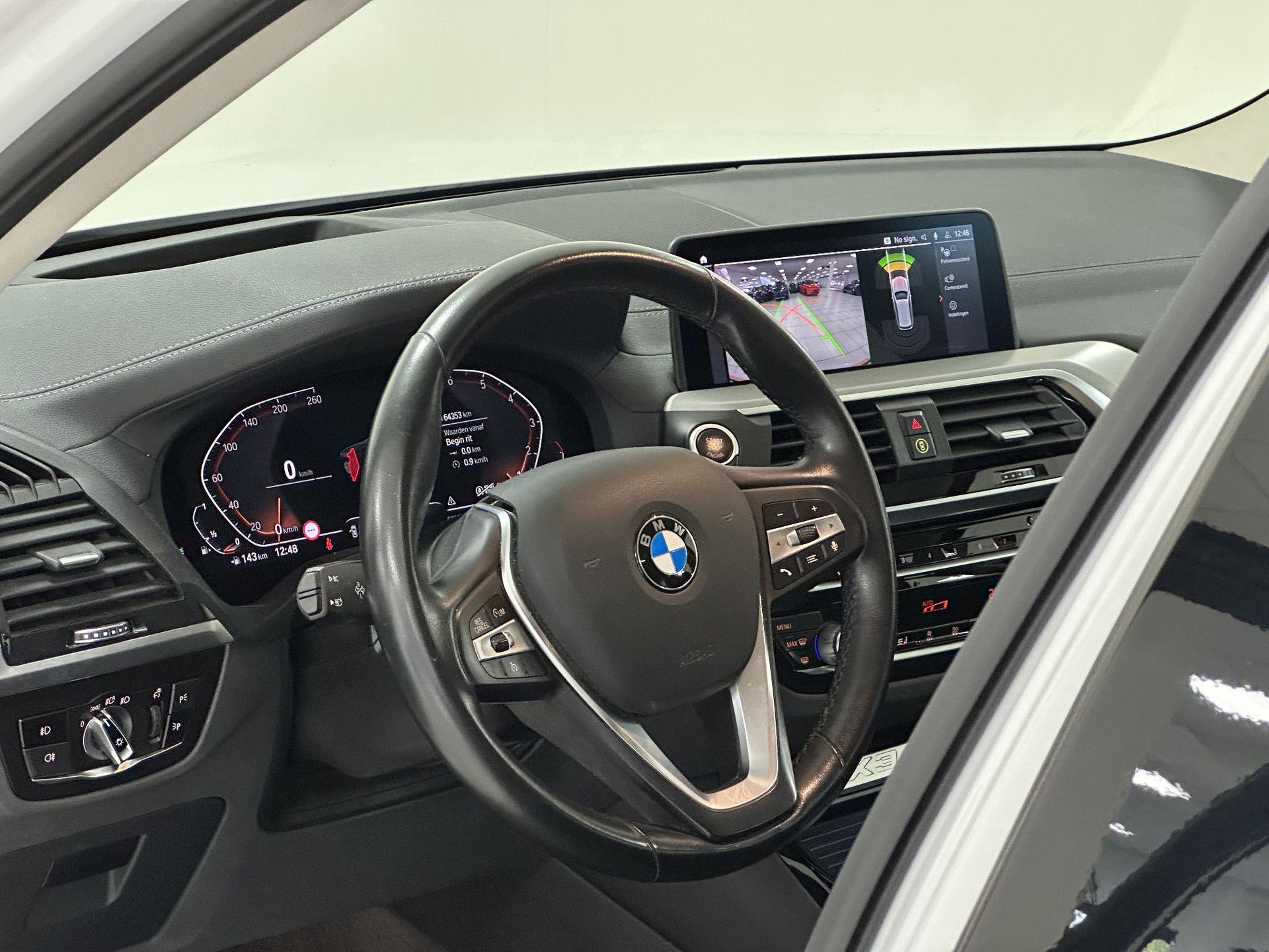BMW X3 met kenteken J-053-DG – interieur