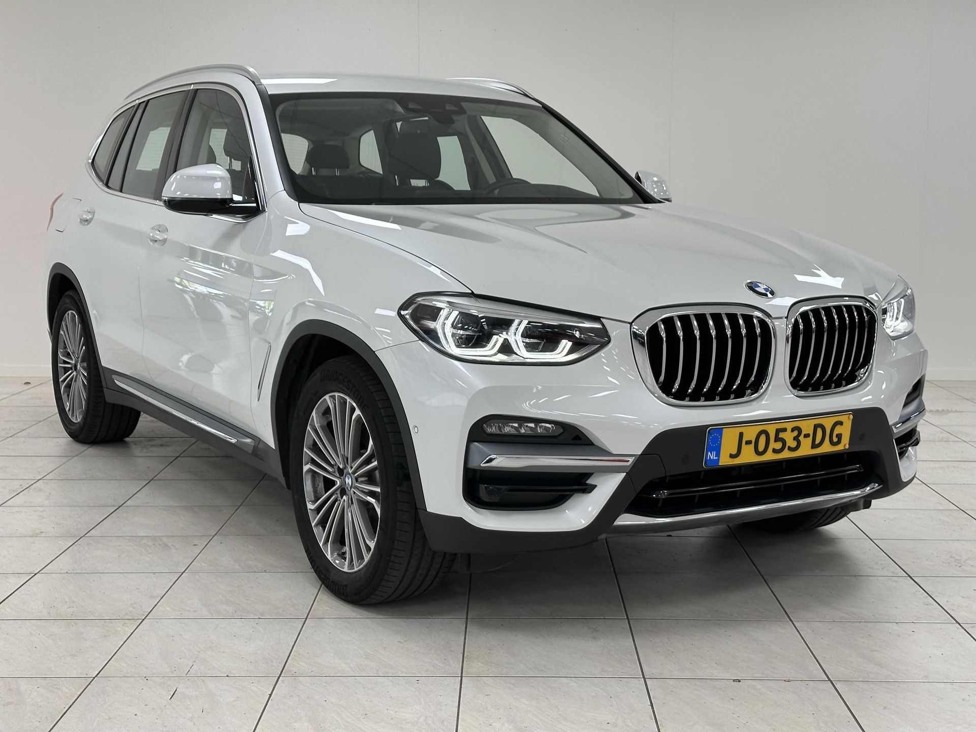 BMW X3 met kenteken J-053-DG – detailfoto