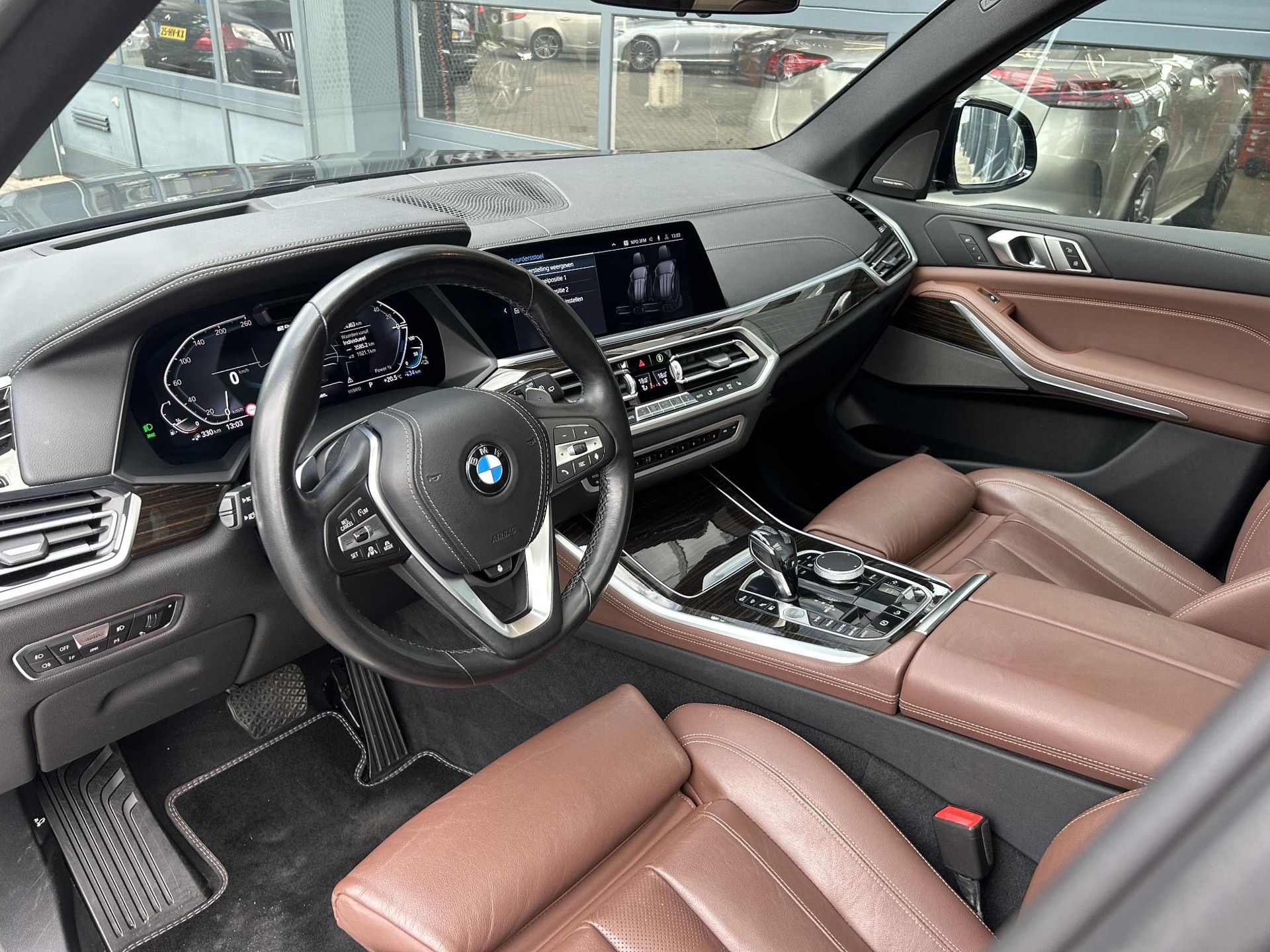 BMW X5 met kenteken L-022-DD – interieur
