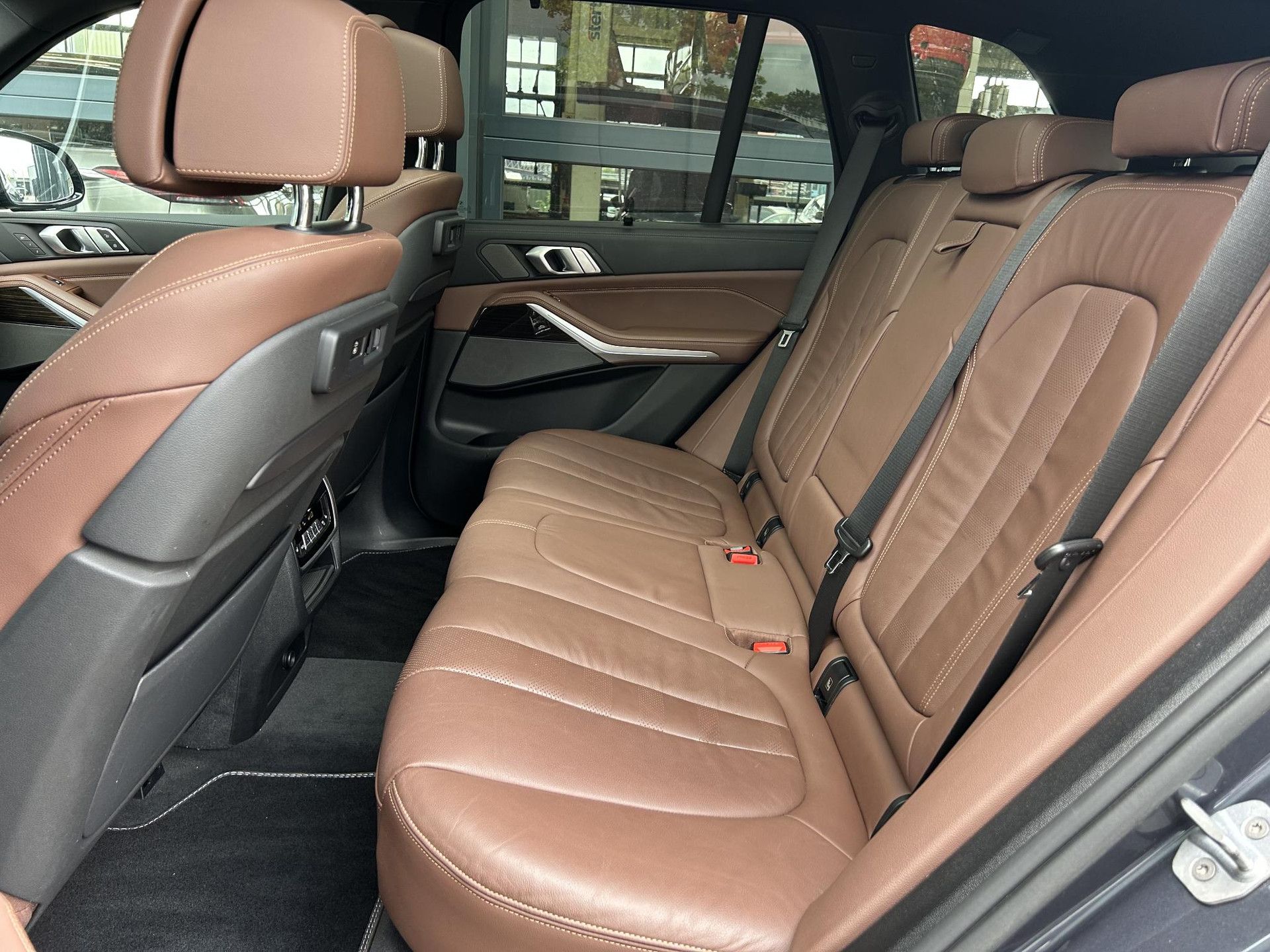 BMW X5 met kenteken L-022-DD – dashboard