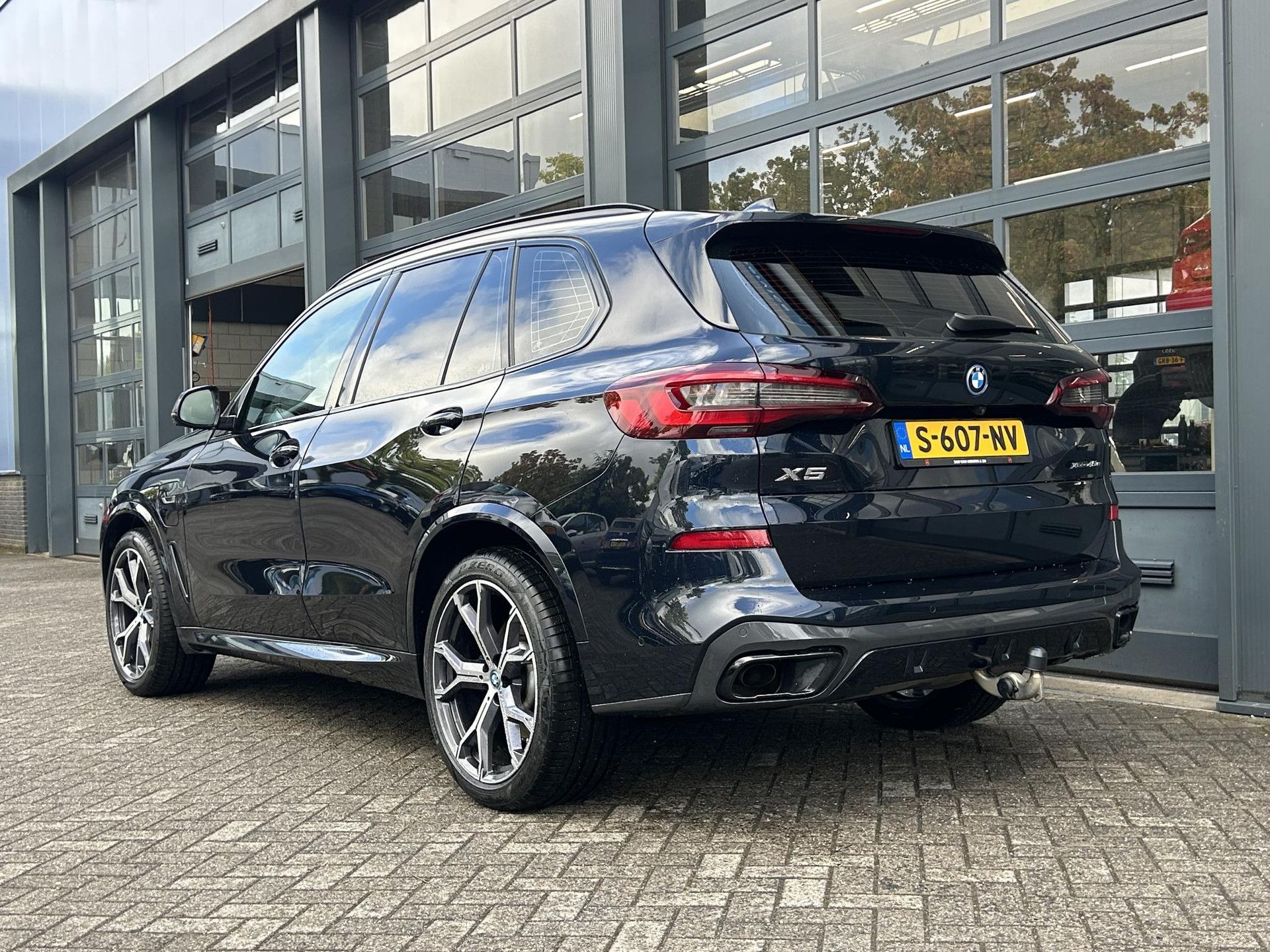 BMW X5 met kenteken S-607-NV – achteraanzicht