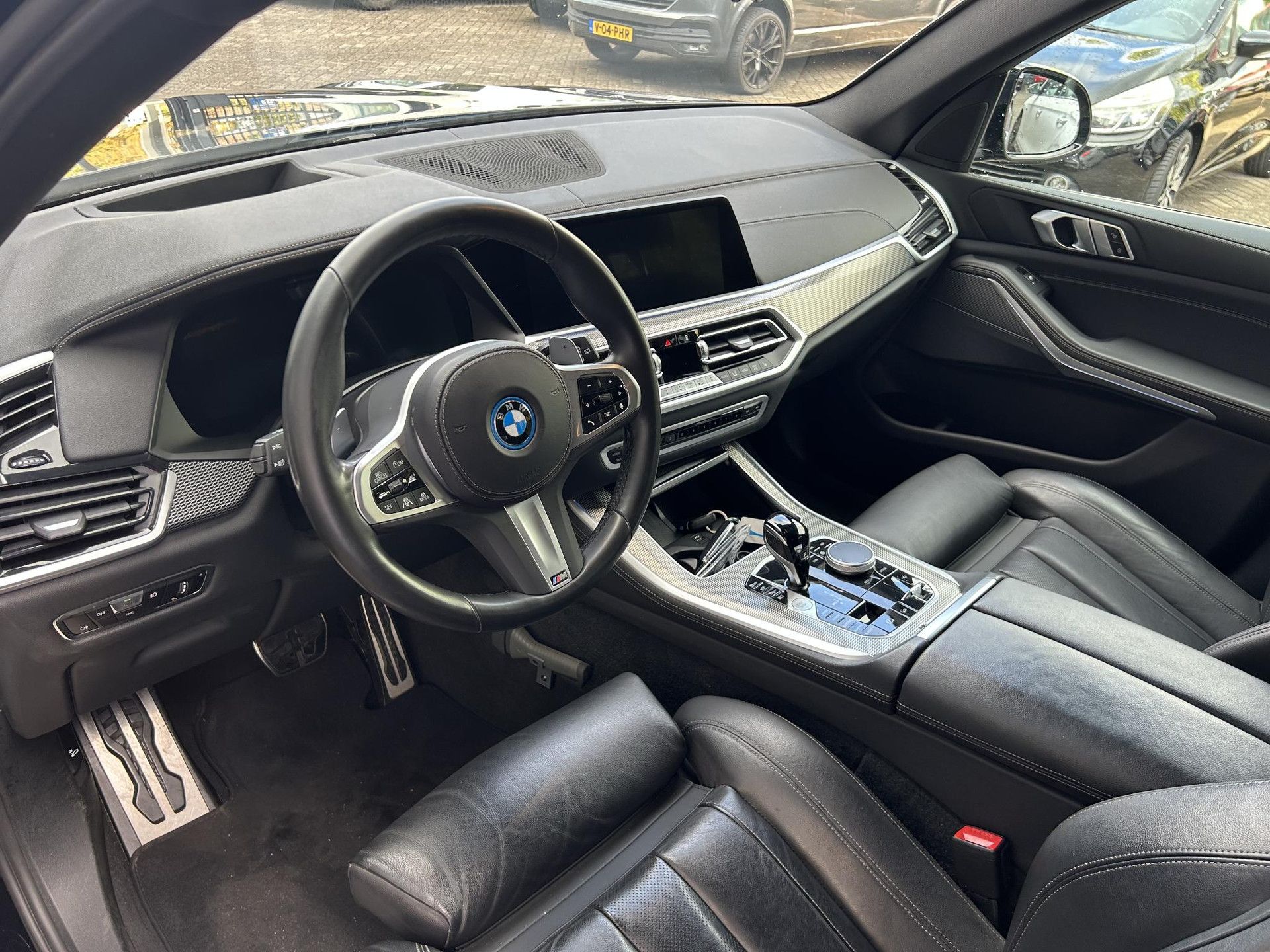 BMW X5 met kenteken S-607-NV – interieur