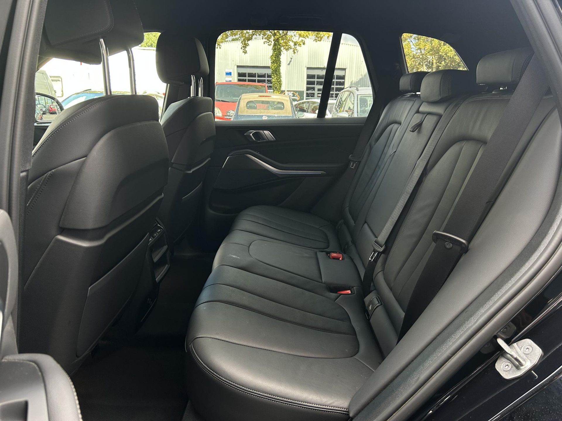 BMW X5 met kenteken S-607-NV – dashboard
