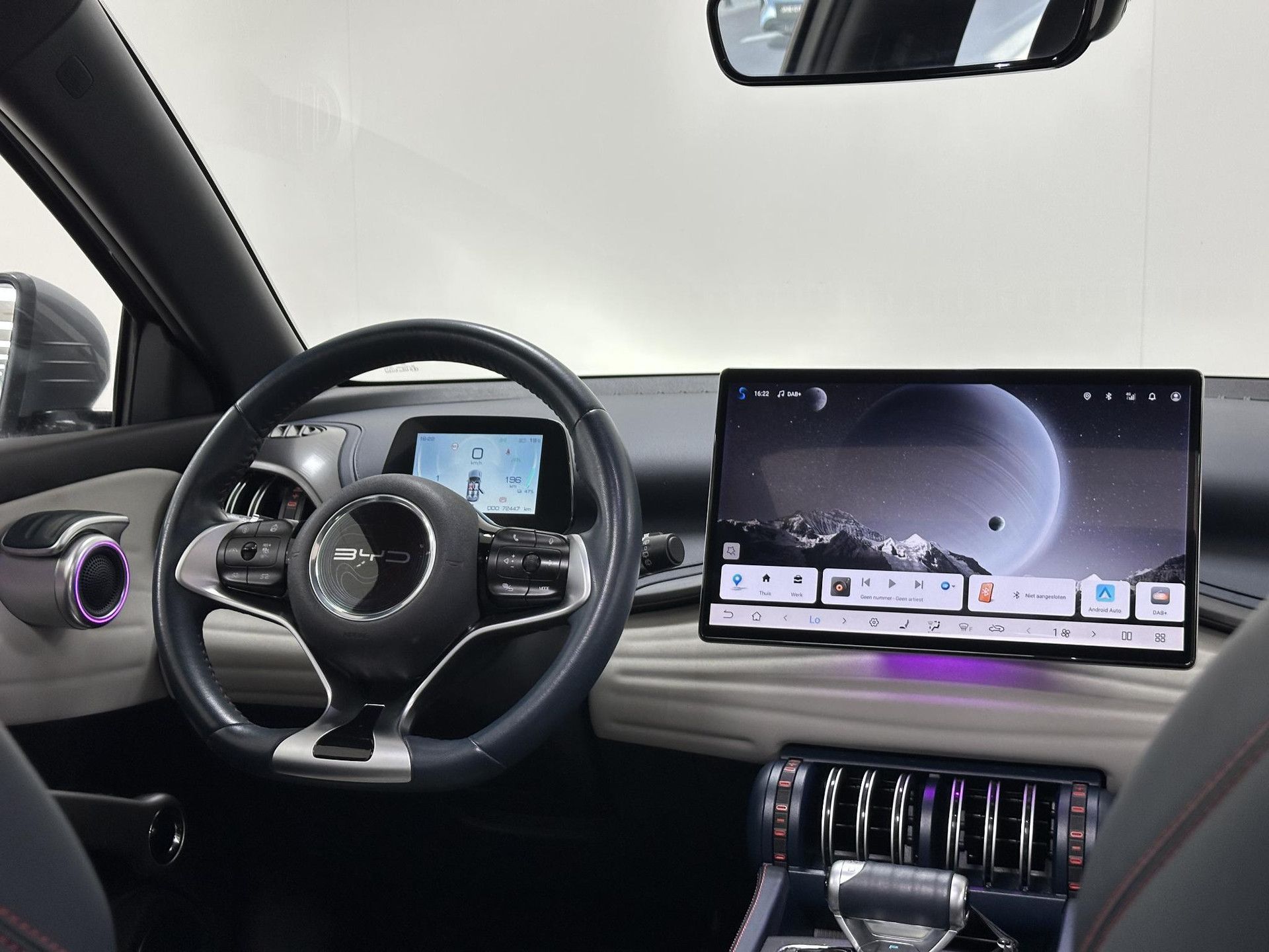 BYD ATTO3 met kenteken S-319-RX – interieur