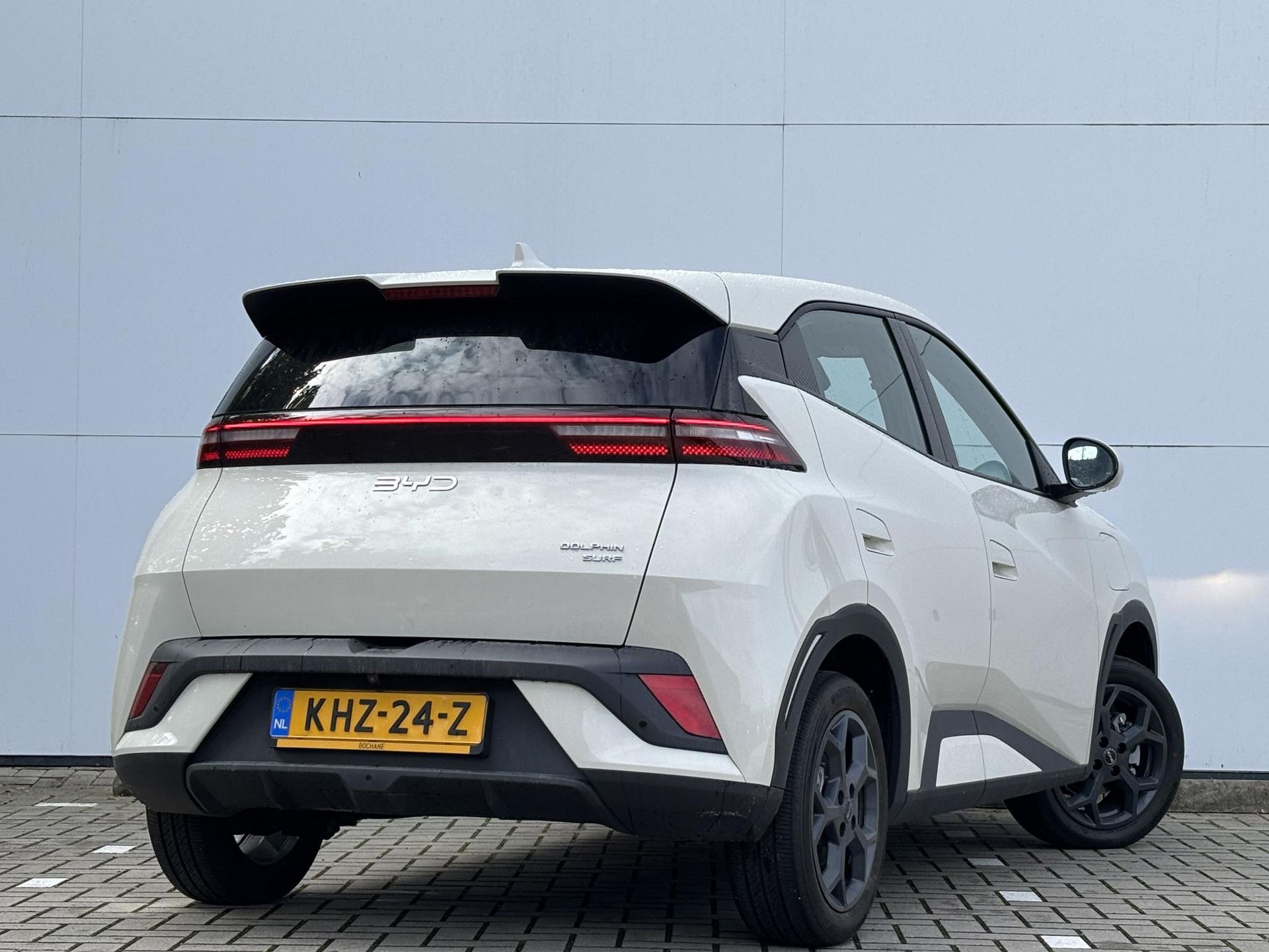 BYD DOLPHINSURF met kenteken KHZ-24-Z – achteraanzicht