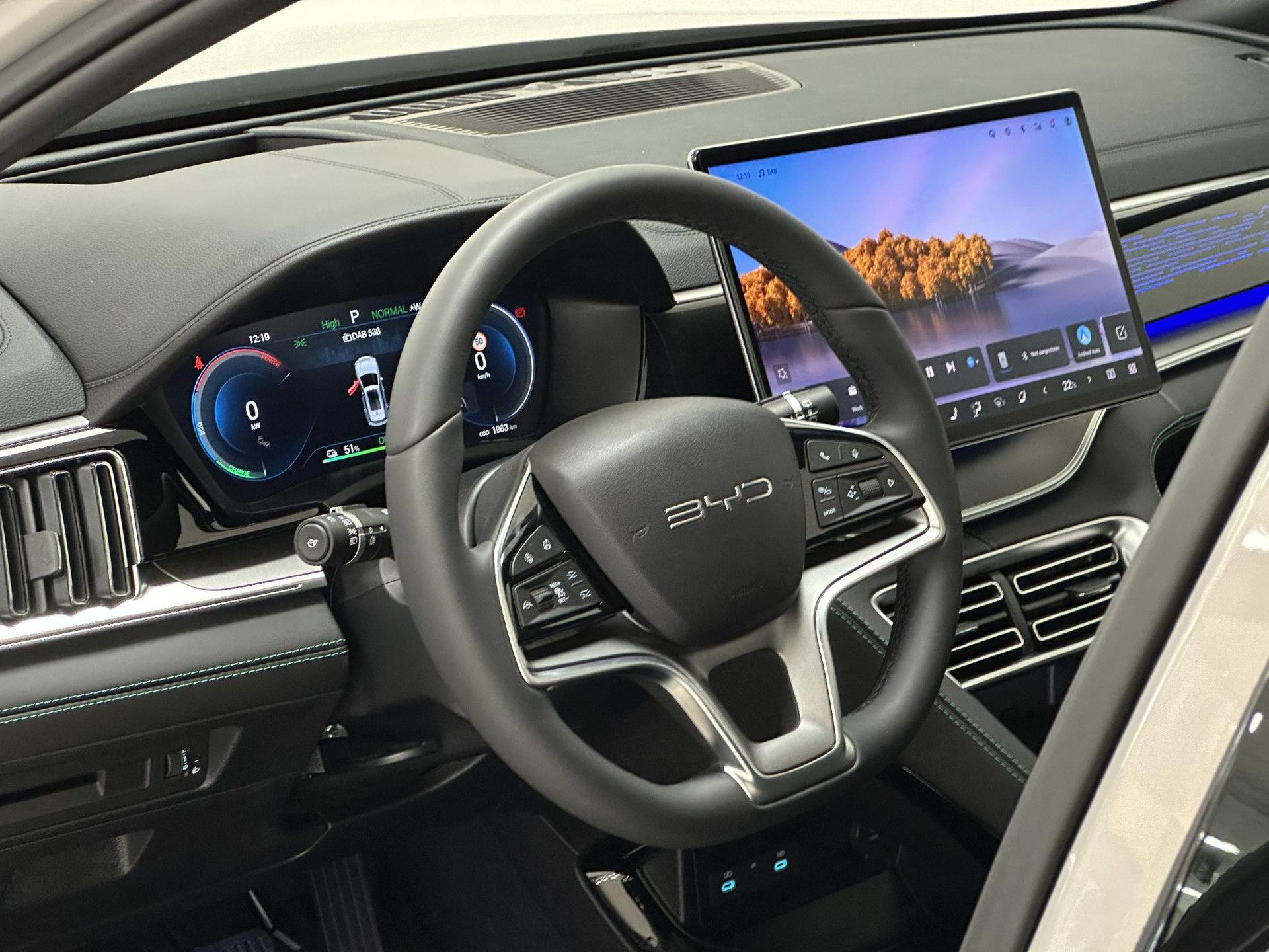 BYD SEALU met kenteken KNH-78-P – interieur