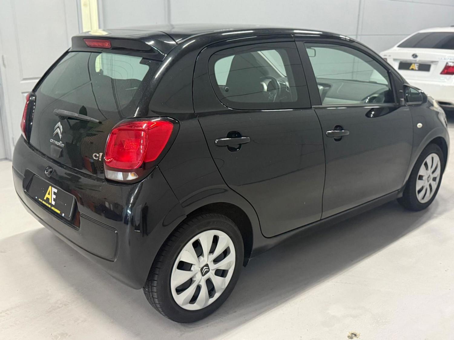 Citroën C1 met kenteken L-061-TH – interieur