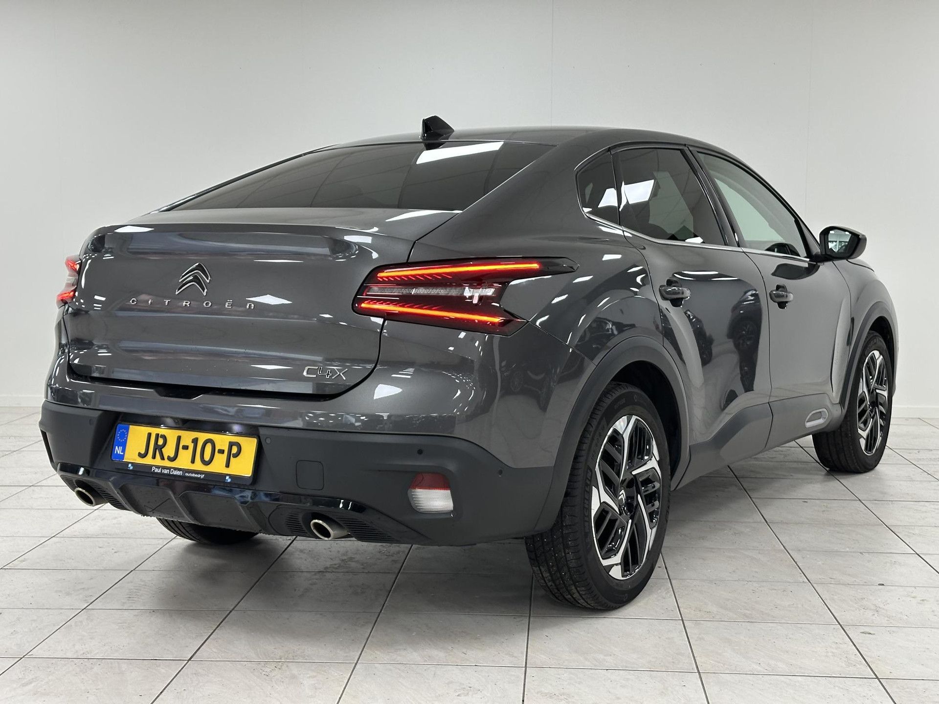 Citroën C4X met kenteken JRJ-10-P – achteraanzicht