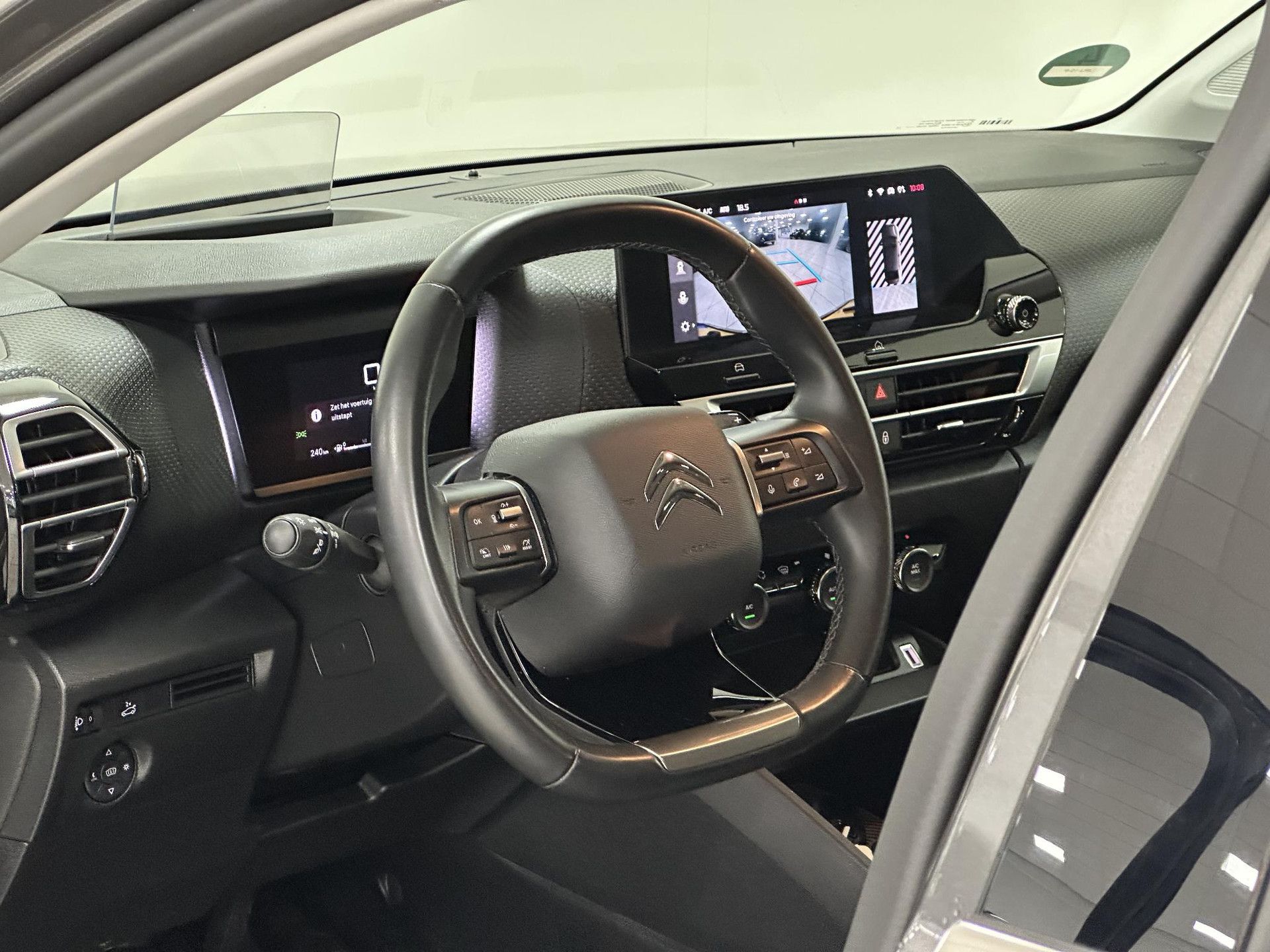 Citroën C4X met kenteken JRJ-10-P – interieur