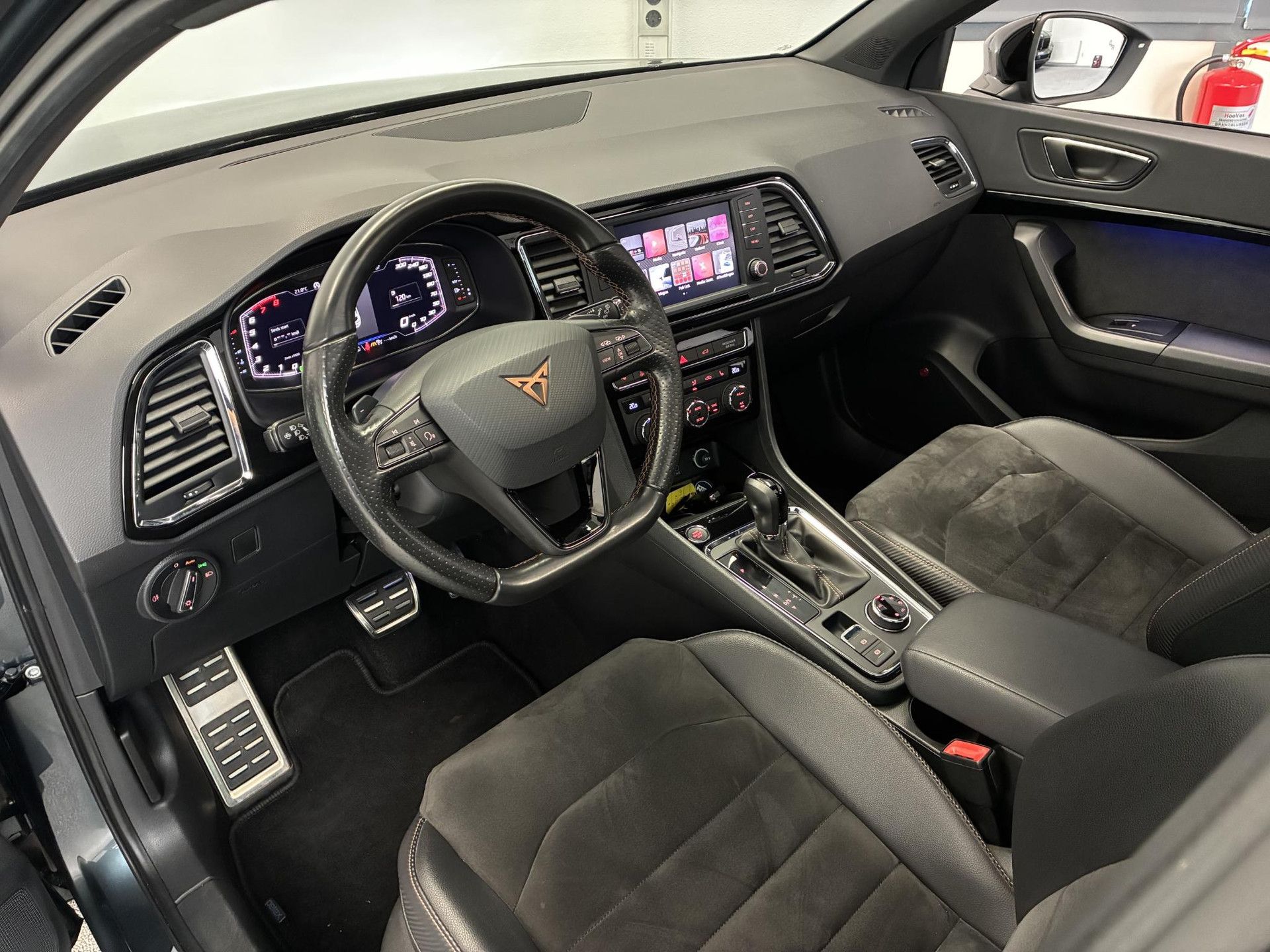 CUPRA Ateca met kenteken R-050-LP – interieur
