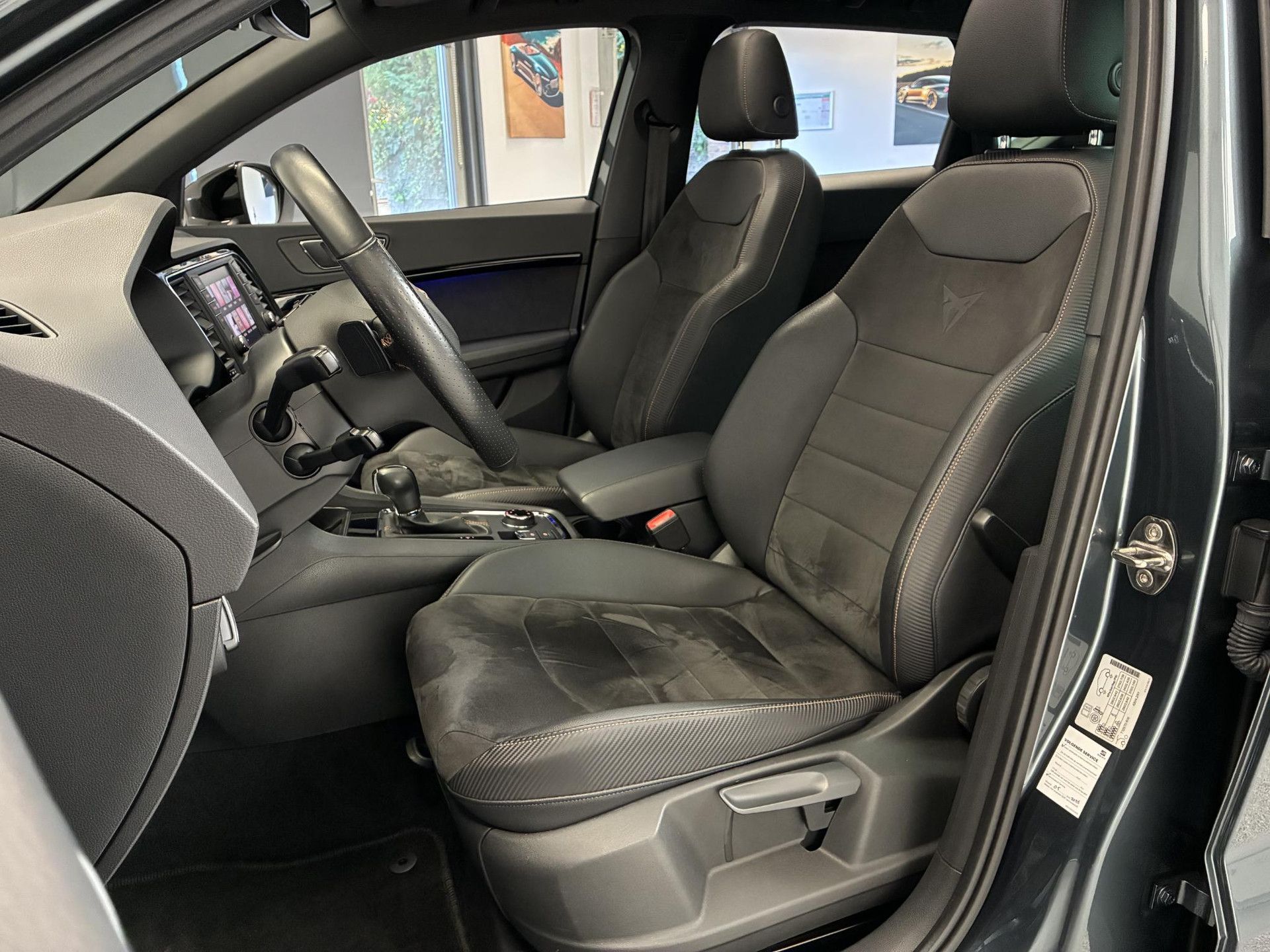 CUPRA Ateca met kenteken R-050-LP – dashboard