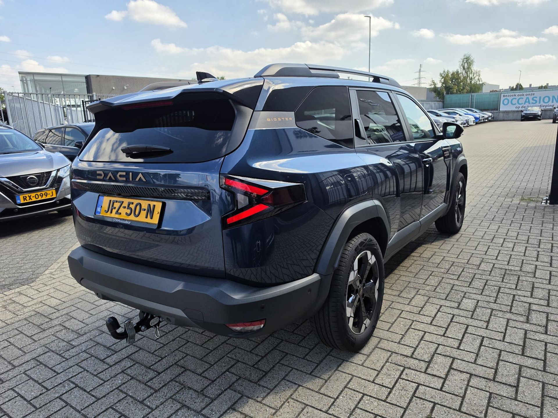 Dacia Bigster met kenteken JFZ-50-N – achteraanzicht