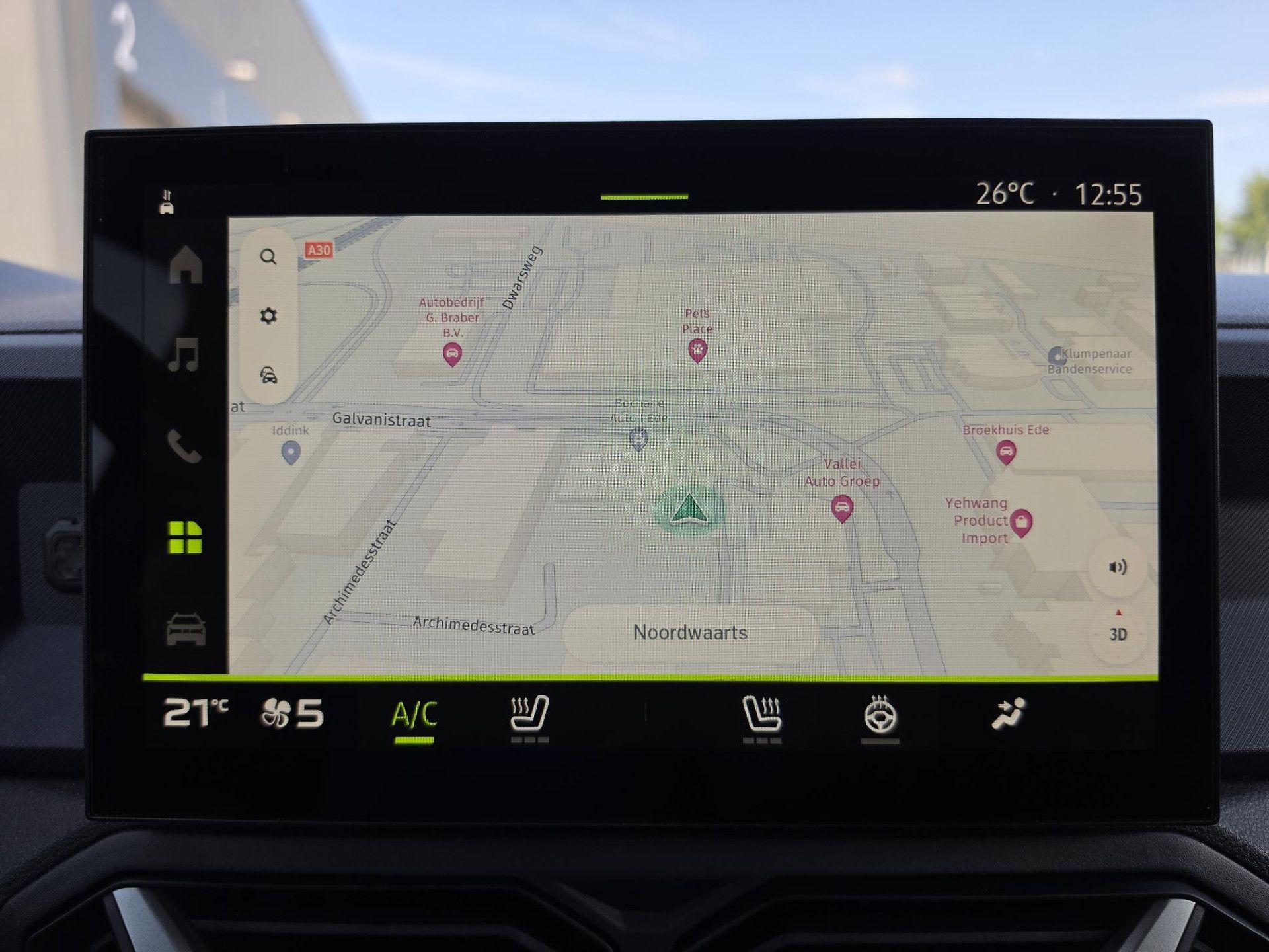 Dacia Duster met kenteken GHK-37-H – achteraanzicht
