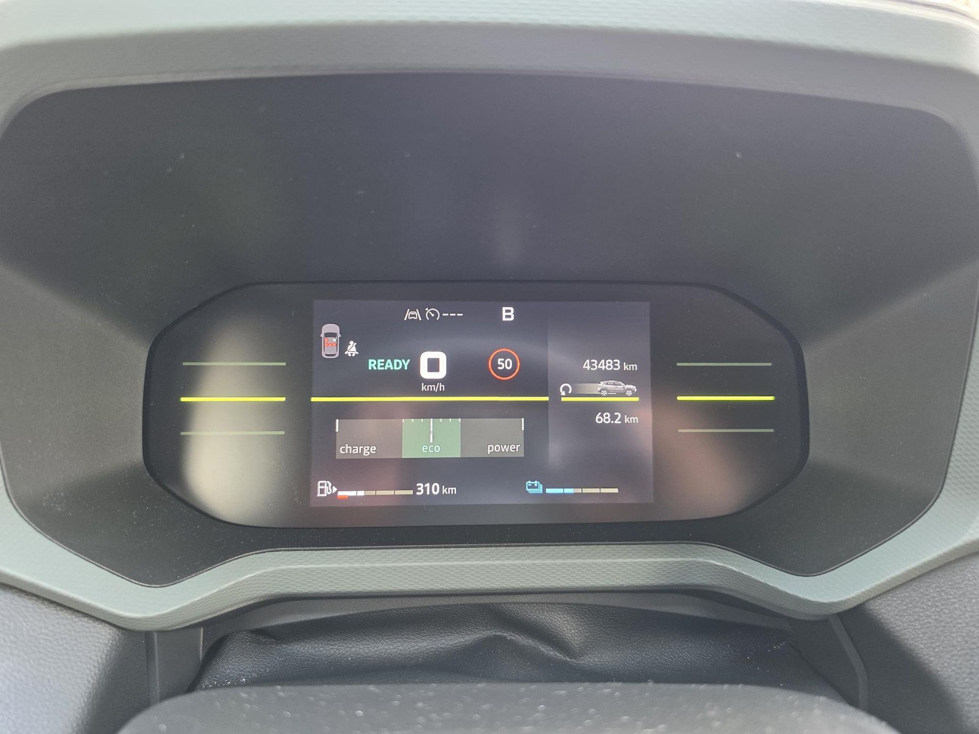 Dacia Duster met kenteken GKH-04-D – dashboard