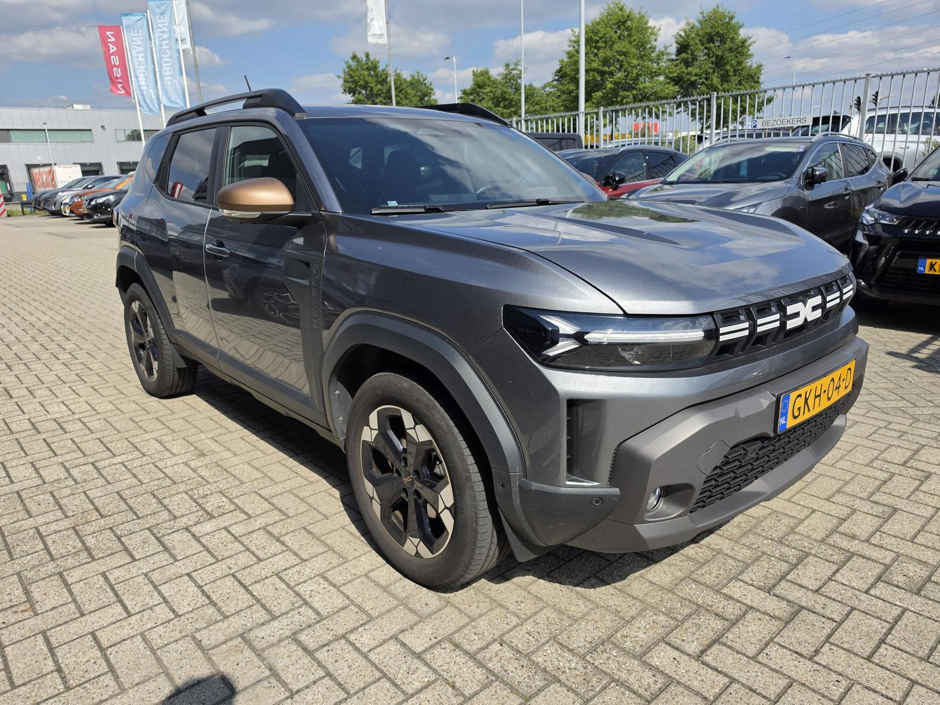 Dacia Duster met kenteken GKH-04-D – detailfoto
