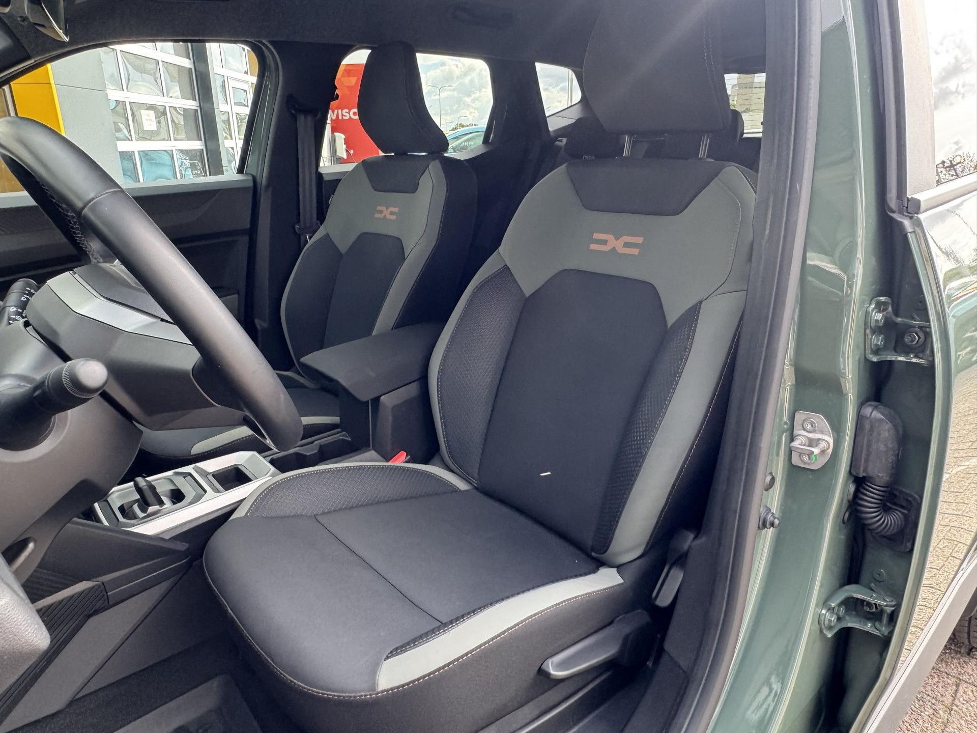 Dacia Duster met kenteken GPD-60-P – detailfoto