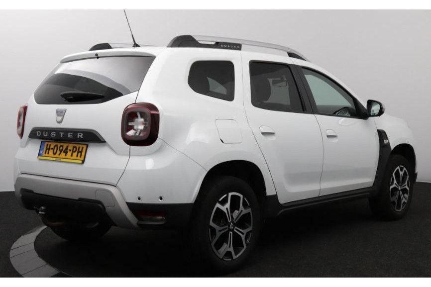 Dacia Duster met kenteken H-094-PH – achteraanzicht
