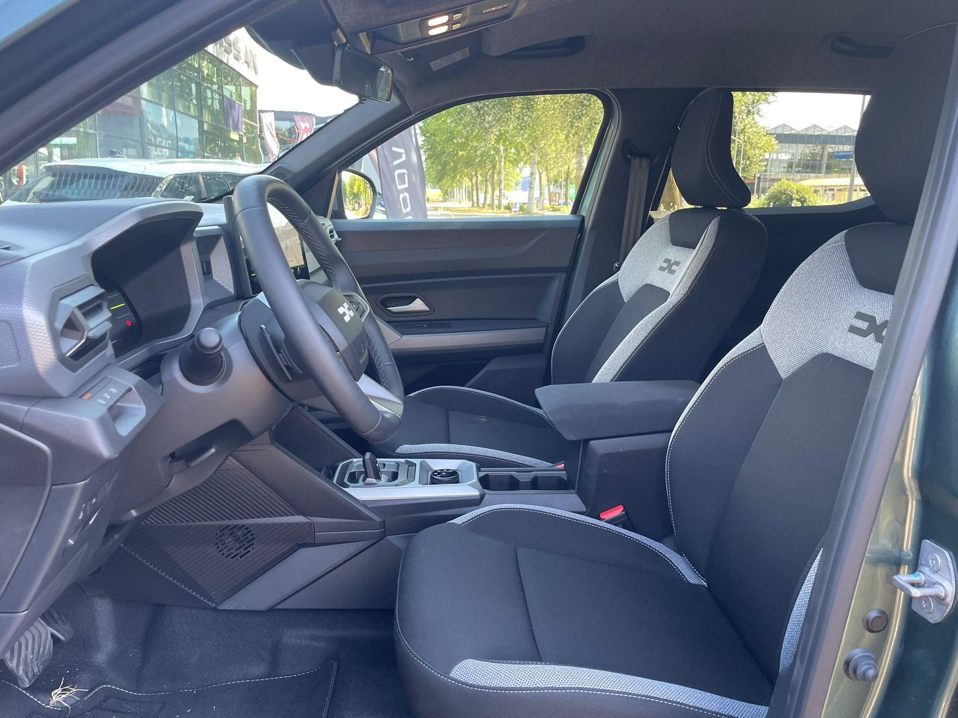 Dacia Duster met kenteken KJH-86-V – detailfoto