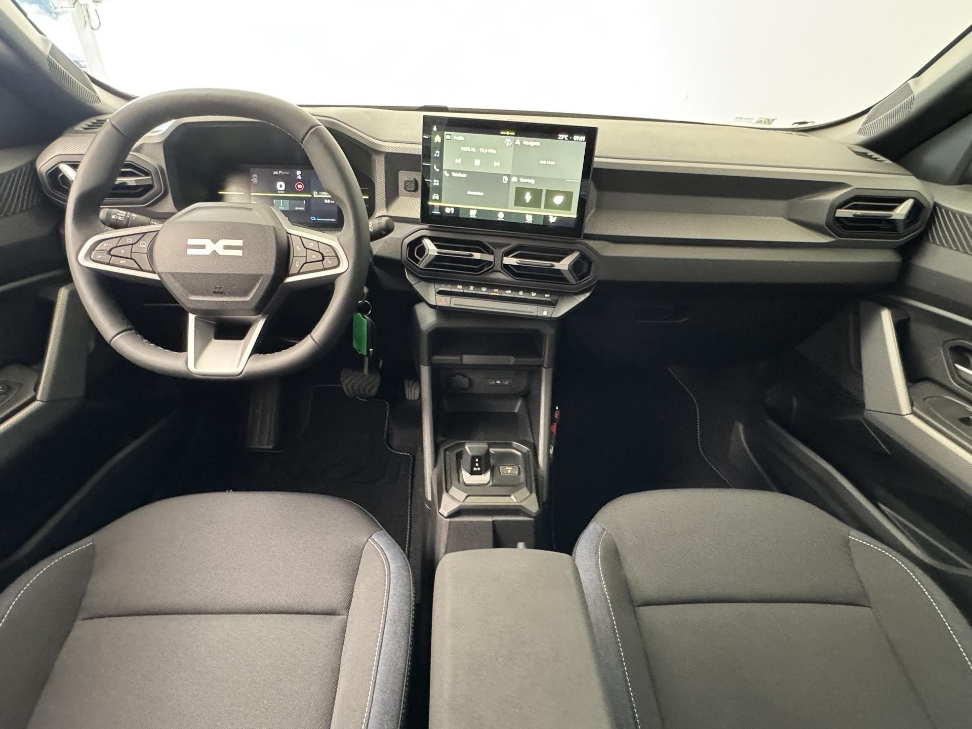 Dacia Duster met kenteken KRF-64-Z – achteraanzicht