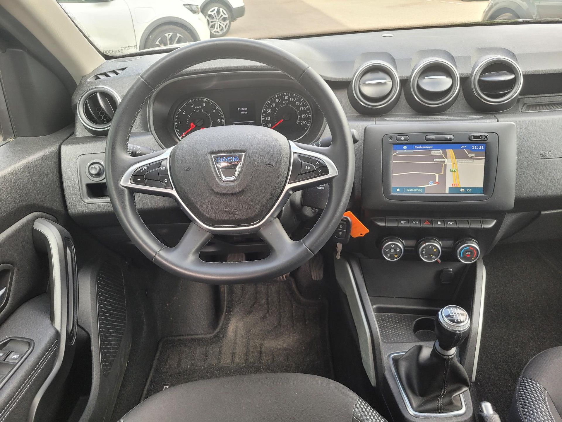 Dacia Duster met kenteken L-885-SG – interieur