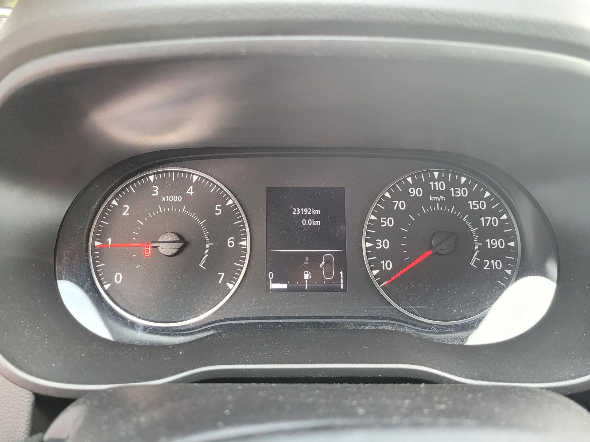 Dacia Duster met kenteken L-885-SG – dashboard