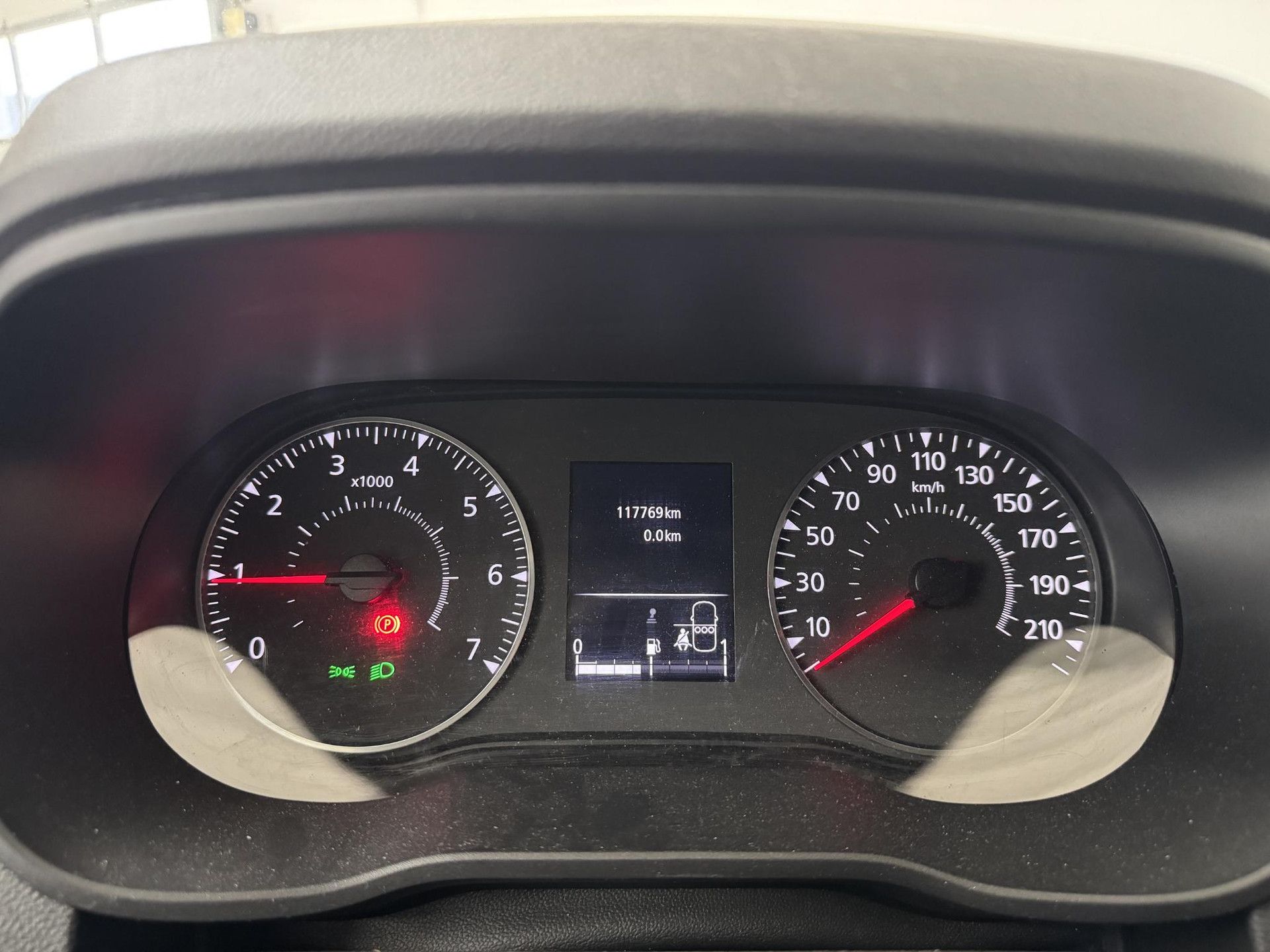 Dacia Duster met kenteken R-660-FJ – dashboard