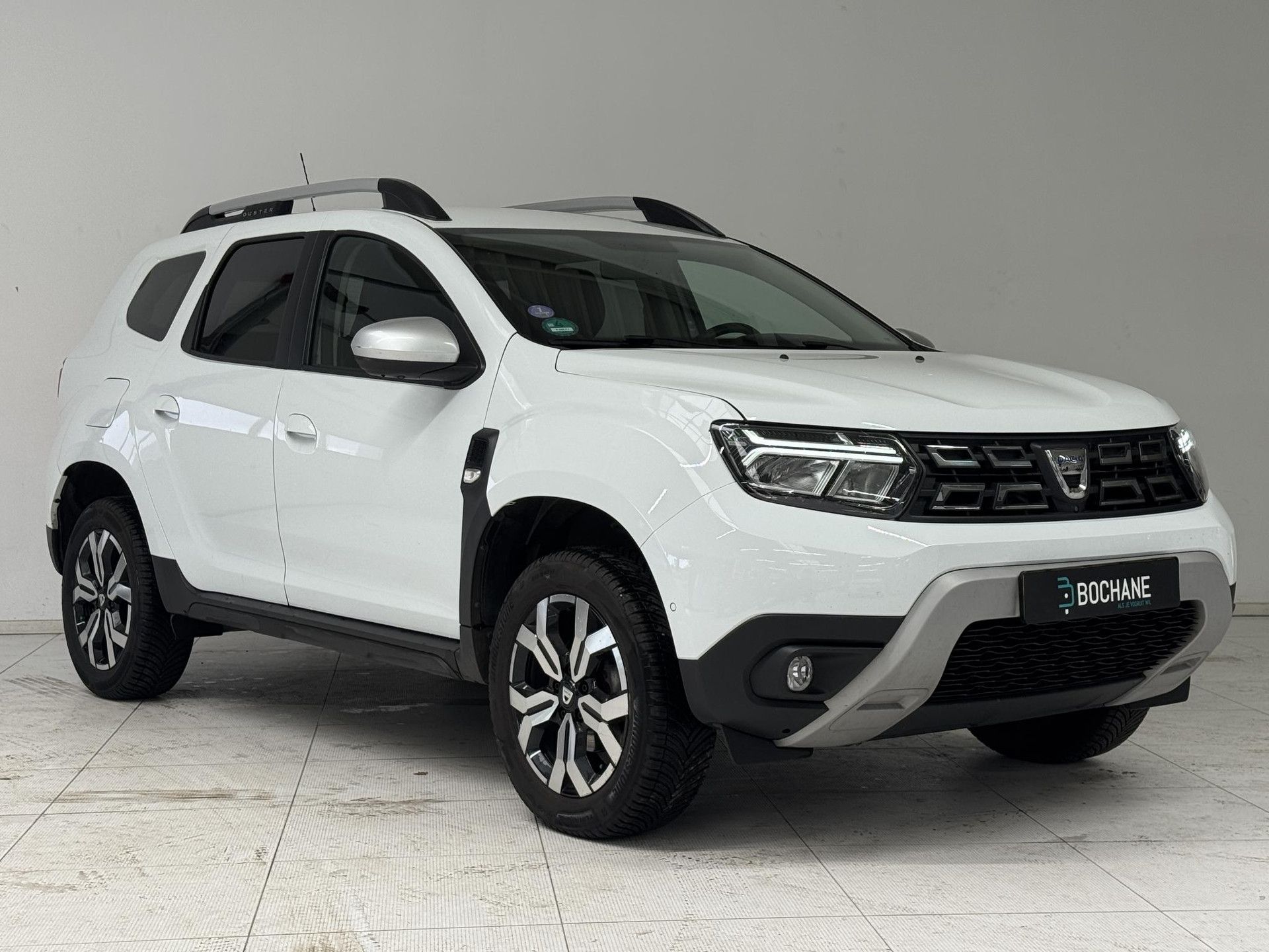Dacia Duster met kenteken R-660-FJ – detailfoto