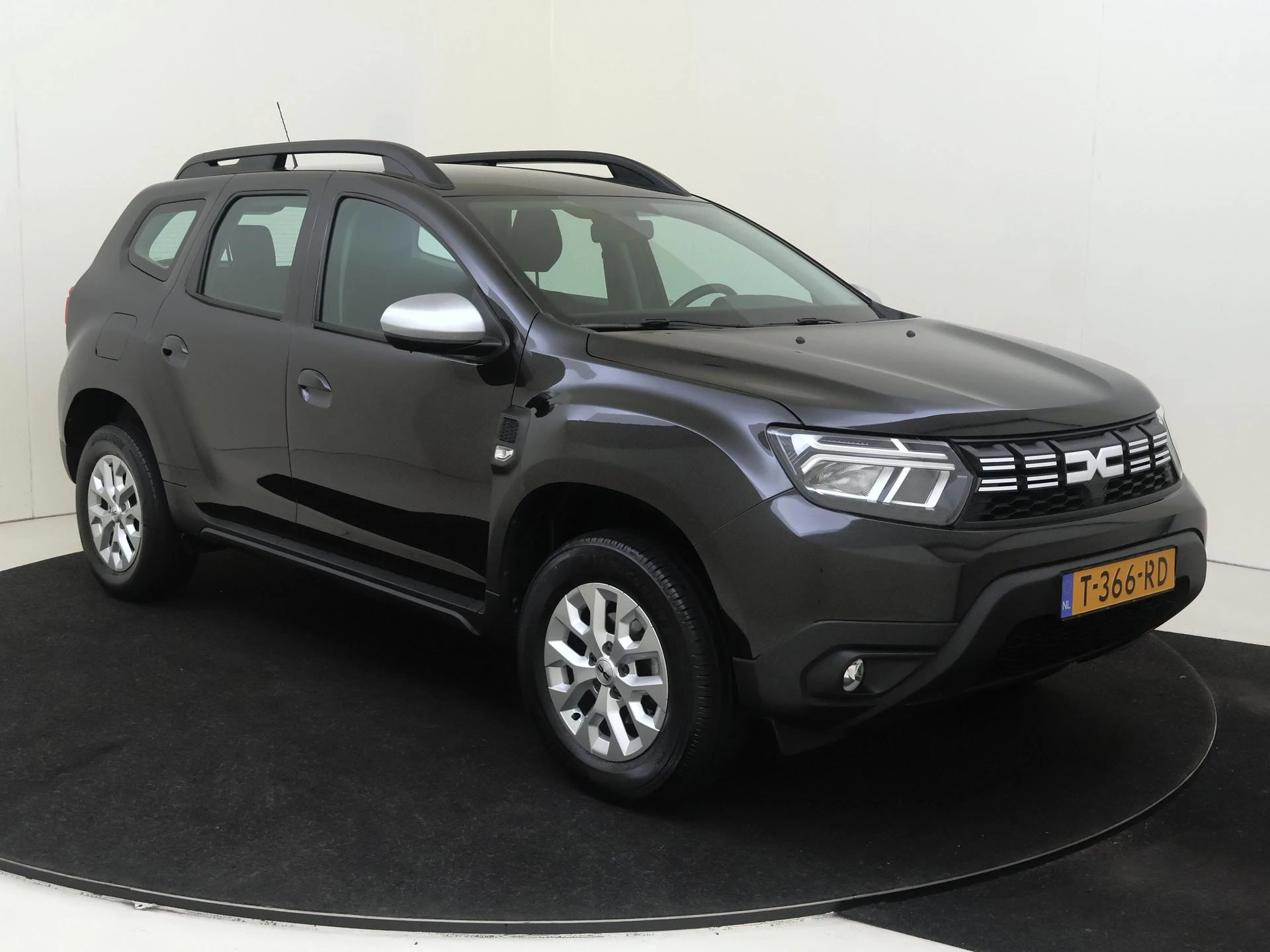 Dacia Duster met kenteken T-366-RD – autofoto 3
