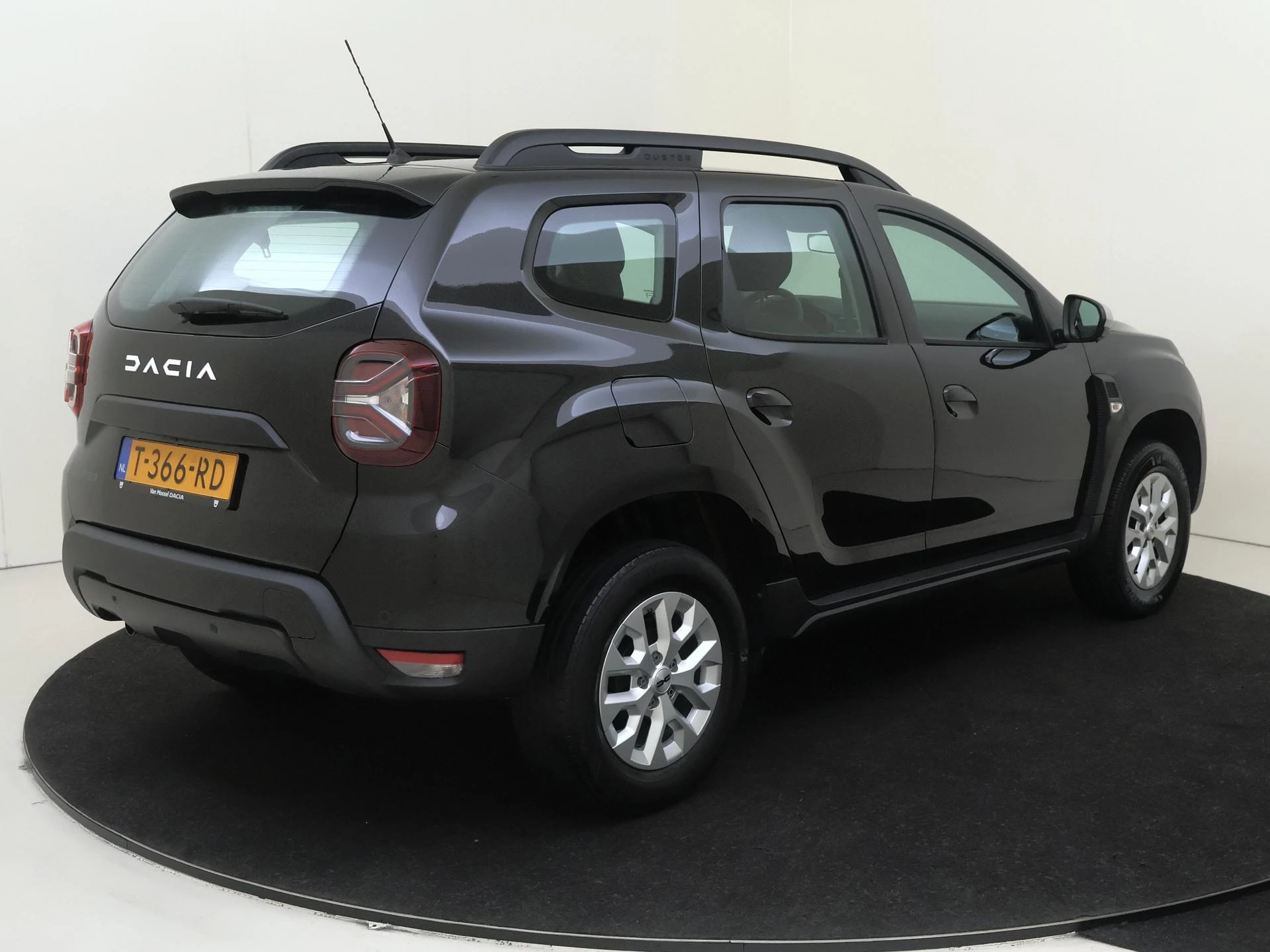 Dacia Duster met kenteken T-366-RD – autofoto 5