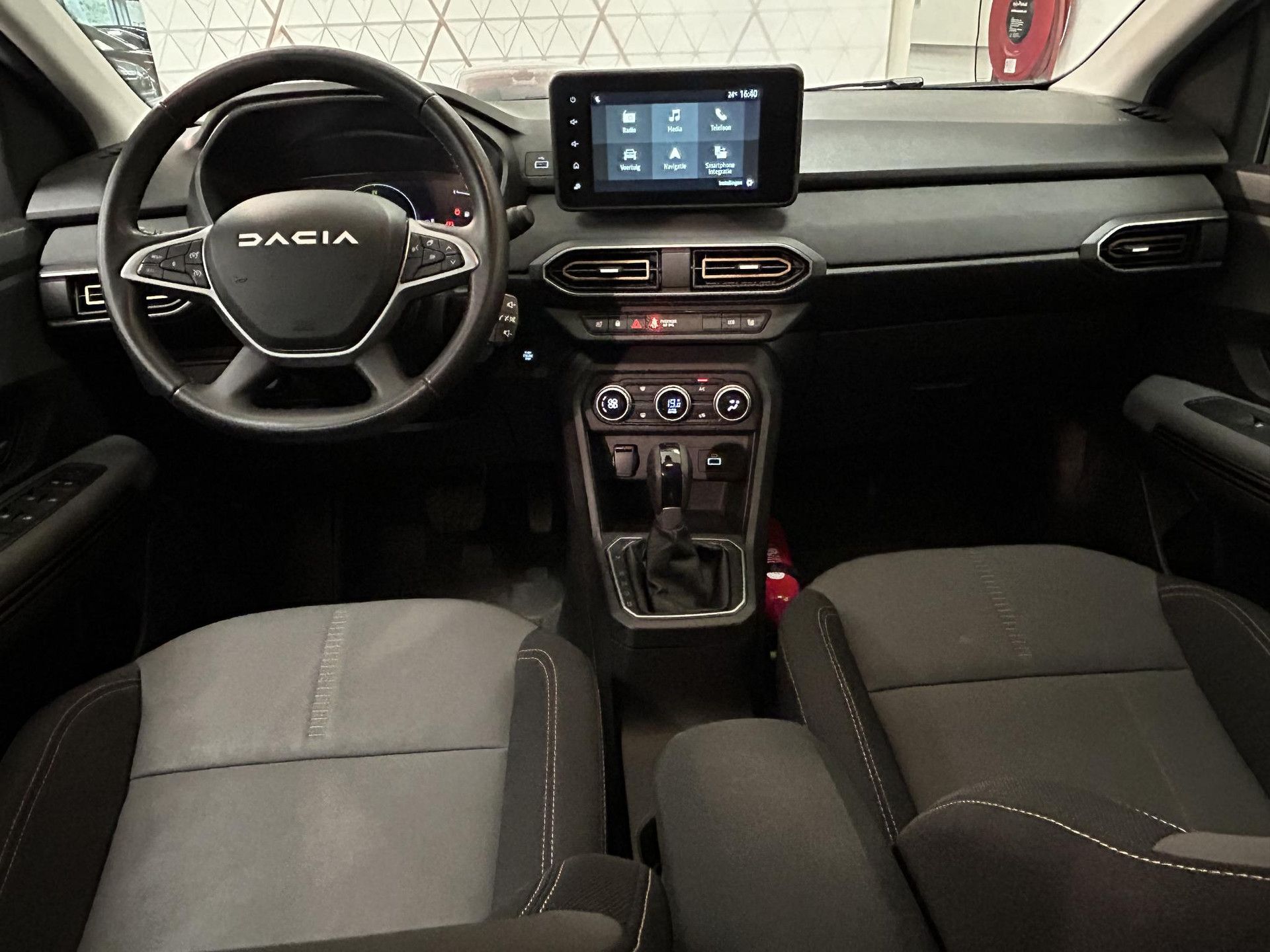 Dacia Jogger met kenteken KTP-82-H – interieur