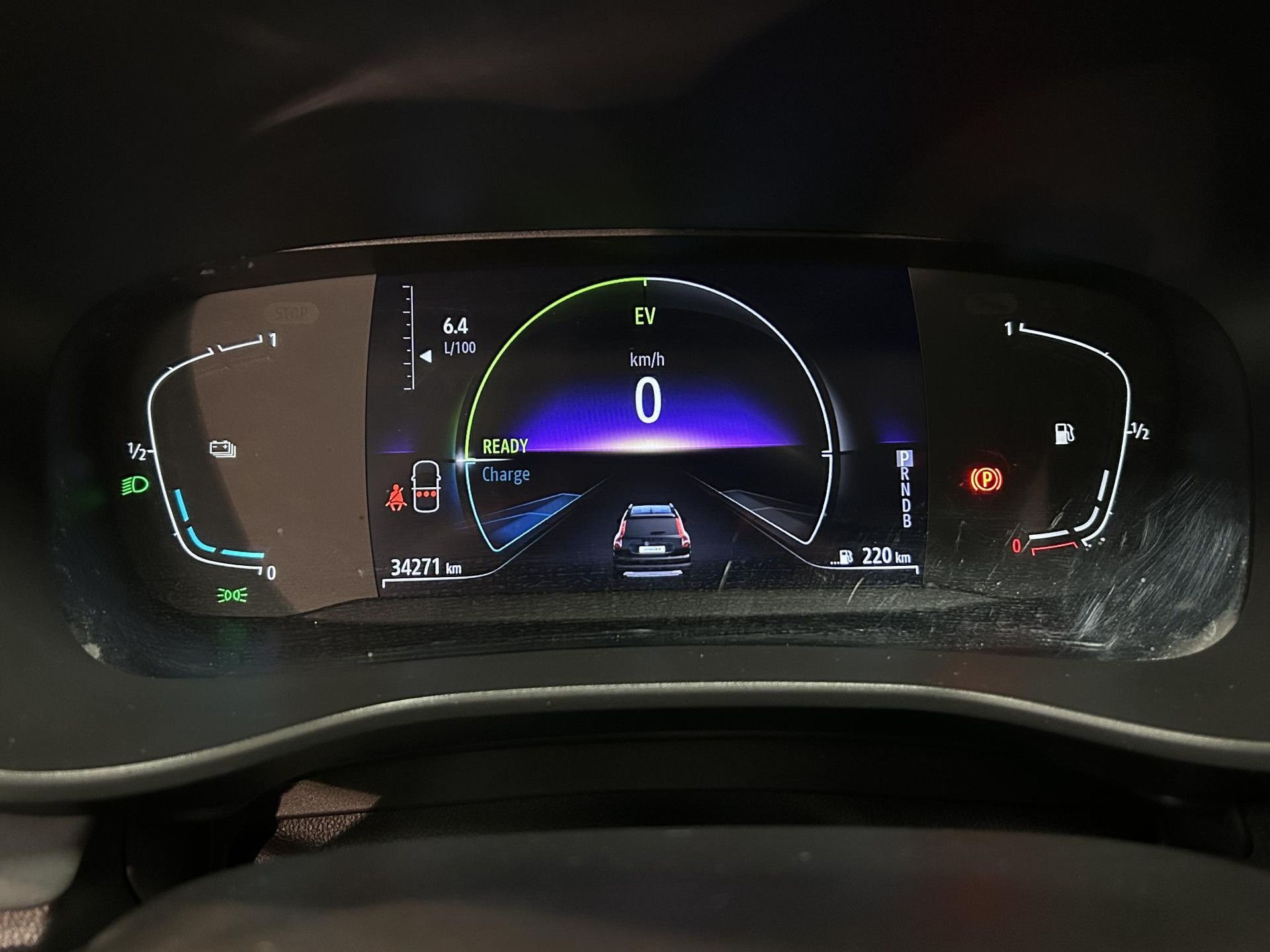 Dacia Jogger met kenteken KTP-82-H – dashboard