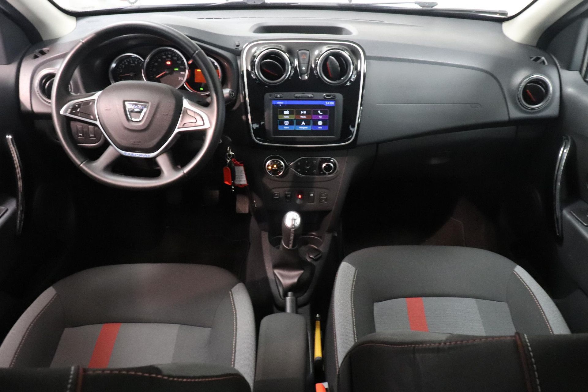Dacia Sandero met kenteken G-420-VS – interieur
