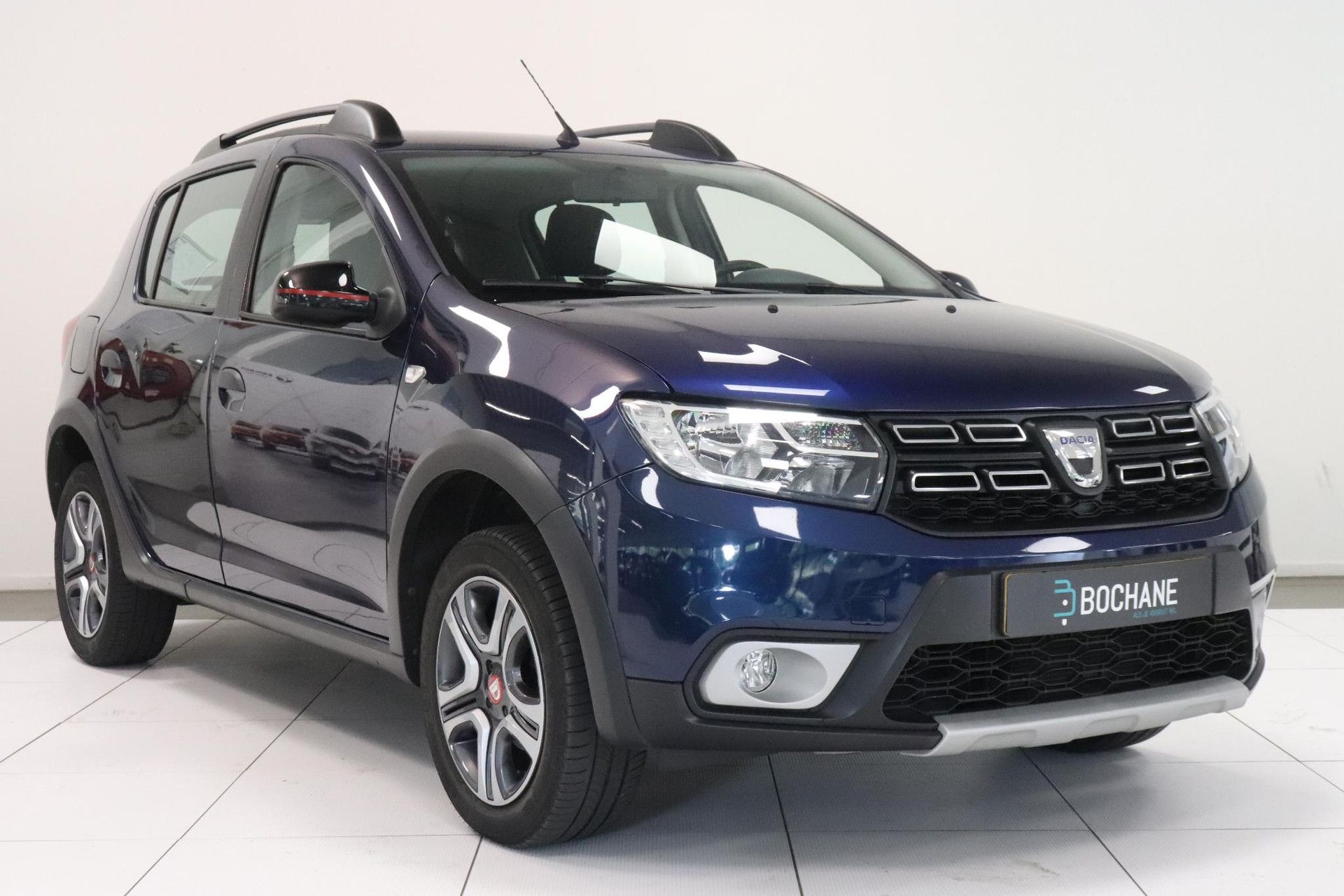 Dacia Sandero met kenteken G-420-VS – detailfoto