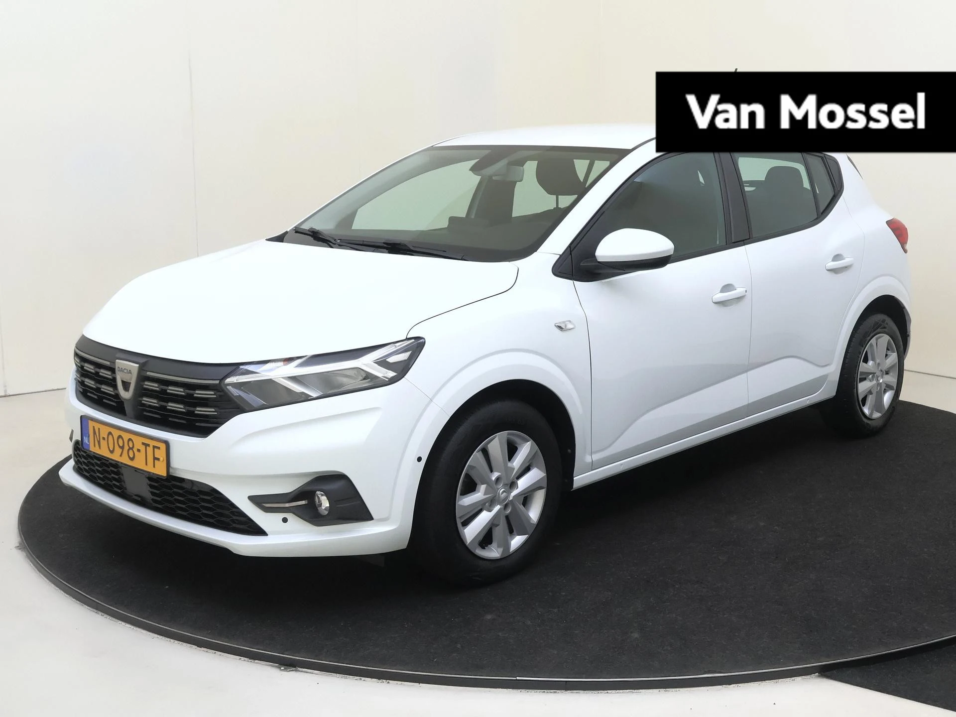 Dacia Sandero met kenteken N-098-TF – autofoto 2