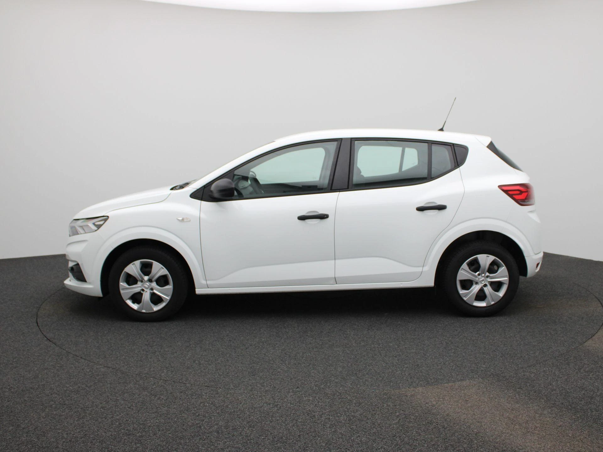 Dacia Sandero met kenteken N-223-PB – autofoto 5