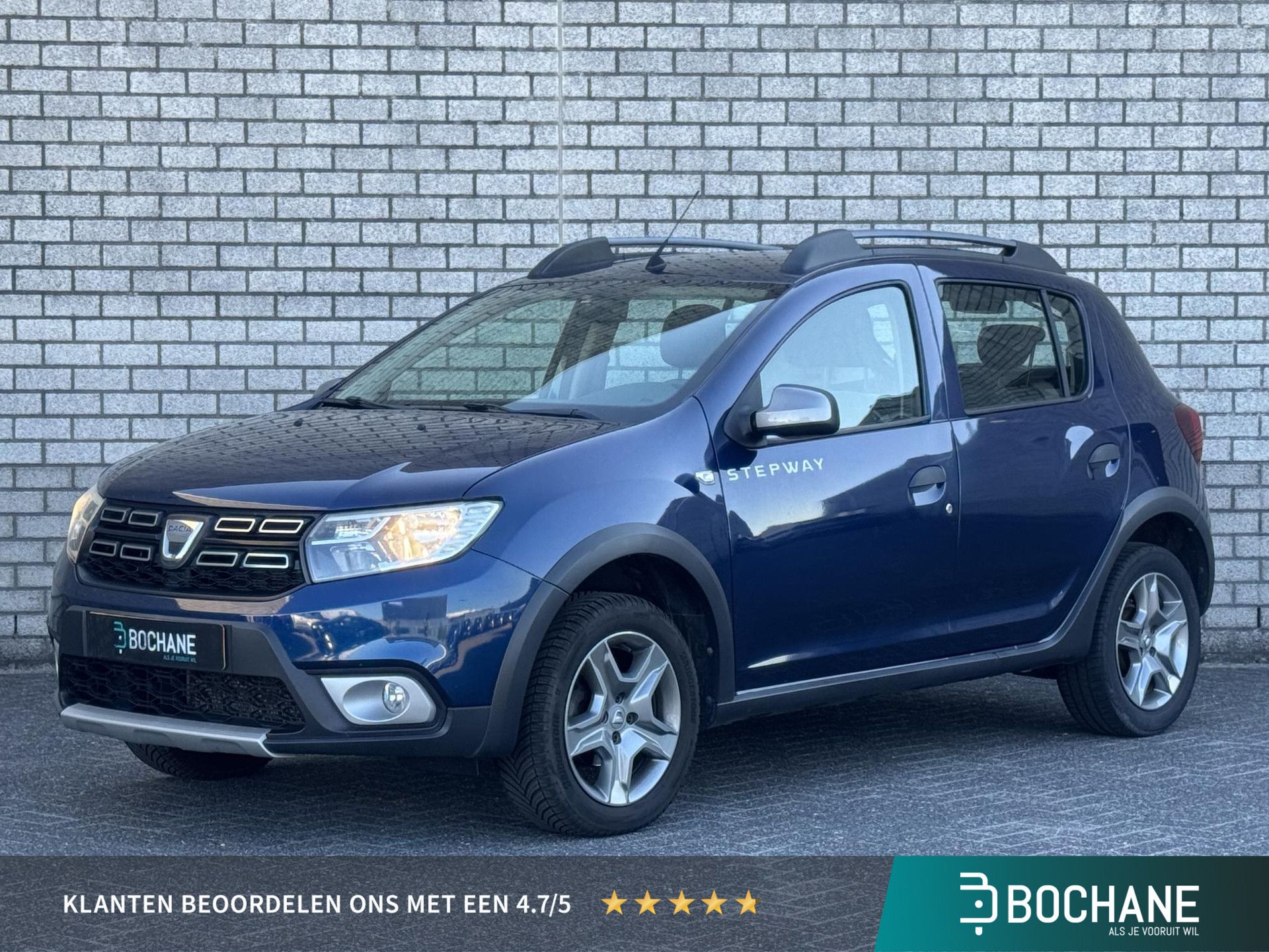 Dacia Sandero met kenteken ZV-980-K – vooraanzicht