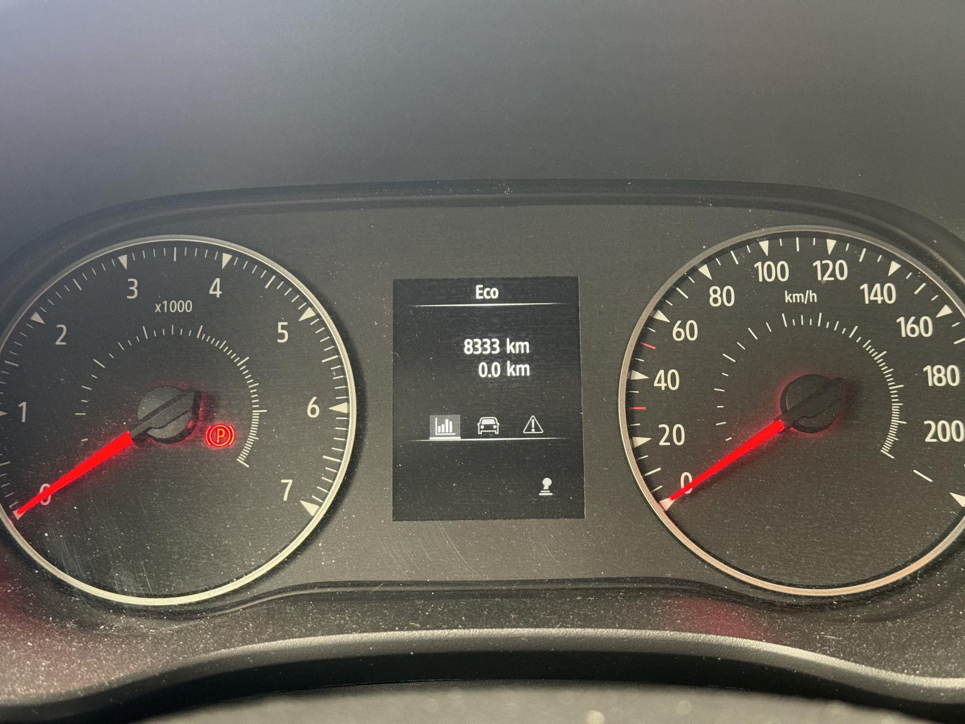 Dacia SanderoStepway met kenteken JDG-88-B – dashboard
