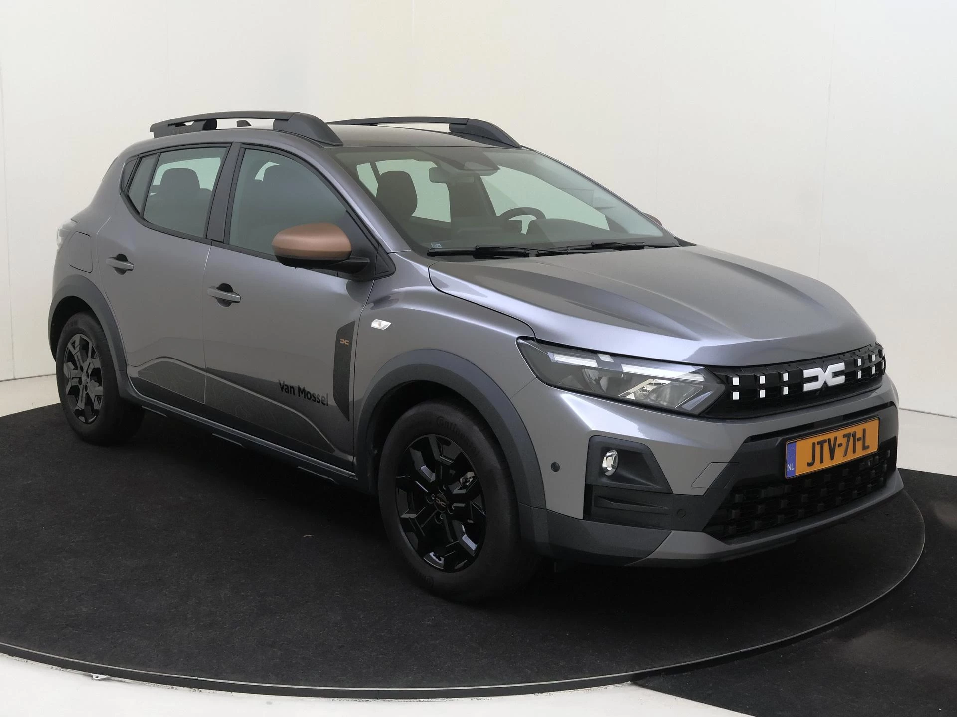 Dacia SanderoStepway met kenteken JTV-71-L – autofoto 3